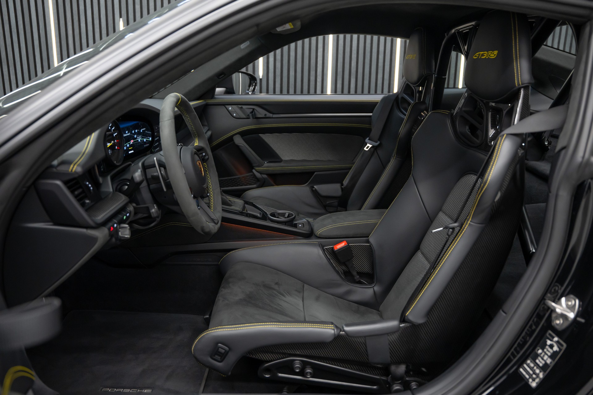 PORSCHE 911 GT3 RS / CH-FAHRZEUG / CAPRISTO / PPF SCHWARZ-MATT-image-17