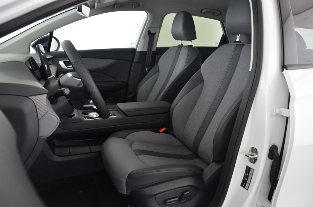 MG 4 EV 64kWh Premium Facelift-image-12