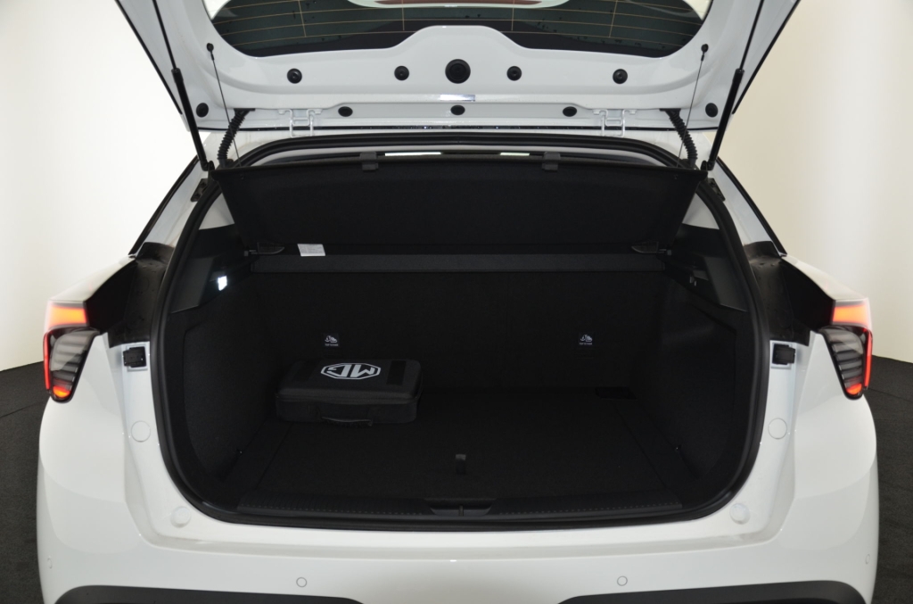 MG 4 EV 64kWh Premium Facelift-image-25