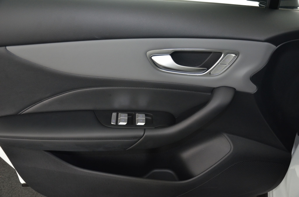 MG 4 EV 64kWh Premium Facelift-image-24