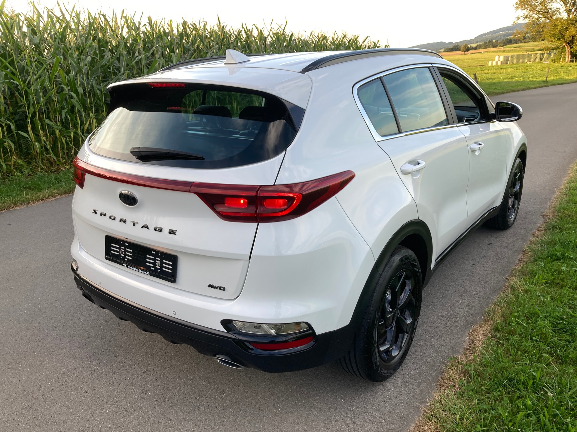 KIA Sportage 1.6CRDi Mild Hybrid Black Edition 4WD DCT-image-2