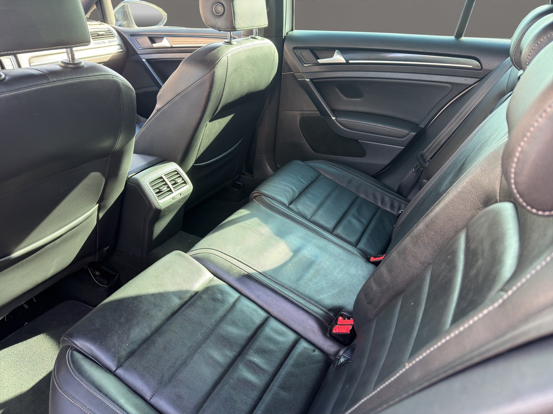VW Golf 2.0 TSI R 4Motion DSG-image-13