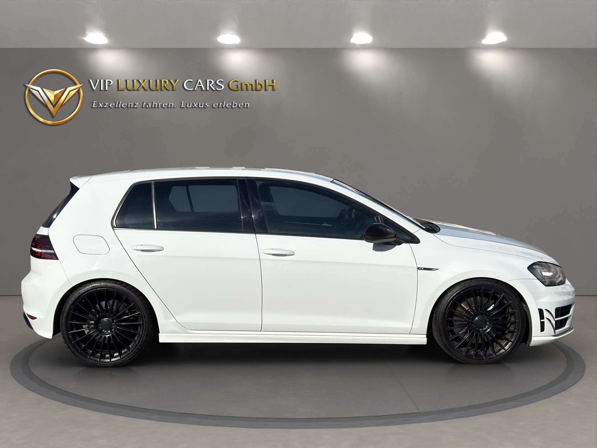 VW Golf 2.0 TSI R 4Motion DSG-image-4