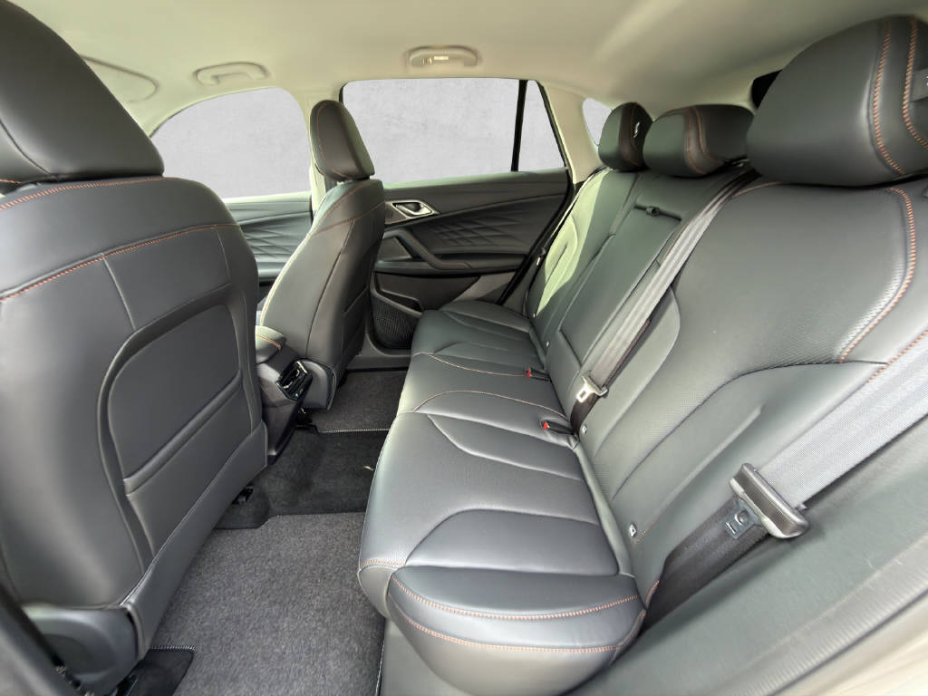MG HS 1.5 Hybrid Luxury-image-6