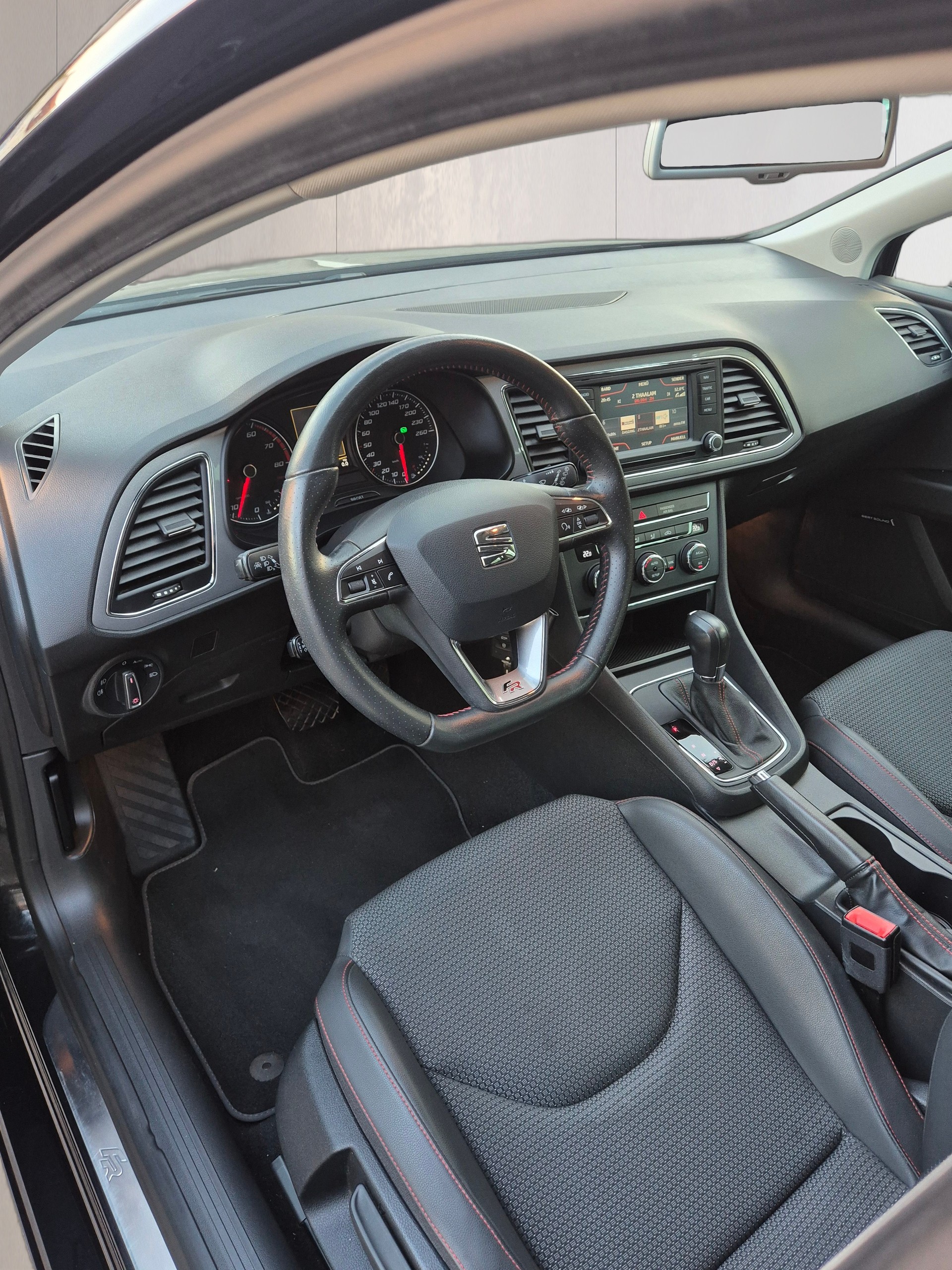 SEAT Leon ST 1.8 TSI FR DSG-image-12