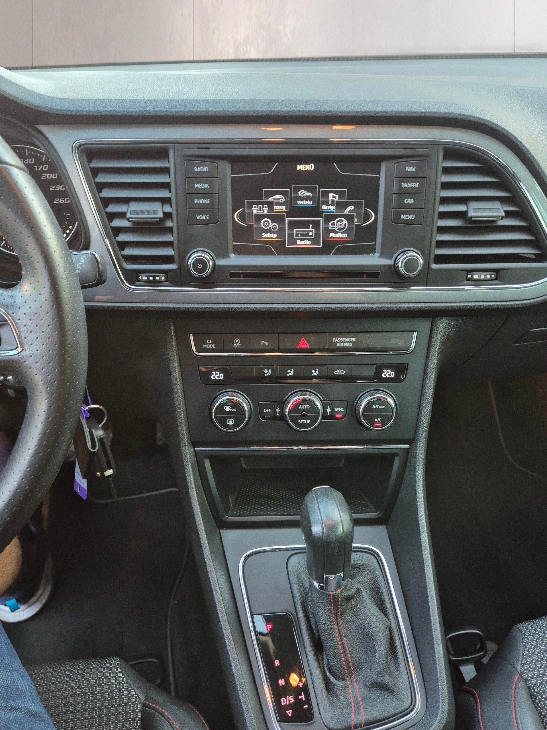 SEAT Leon ST 1.8 TSI FR DSG-image-14