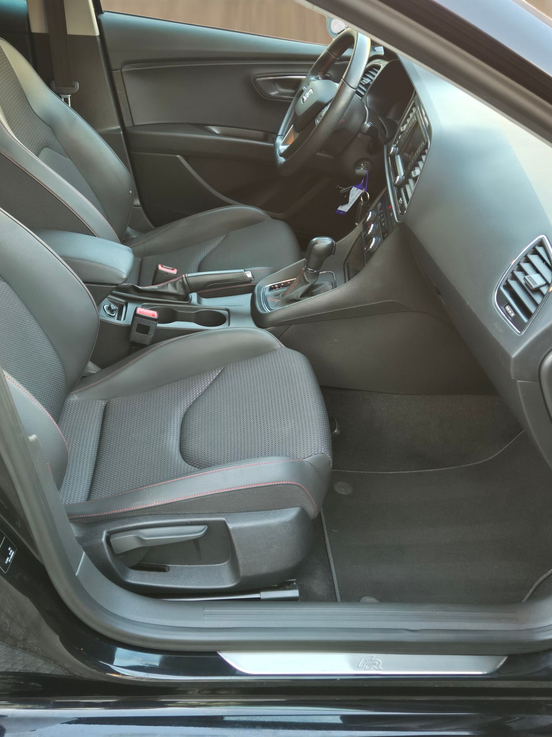 SEAT Leon ST 1.8 TSI FR DSG-image-8