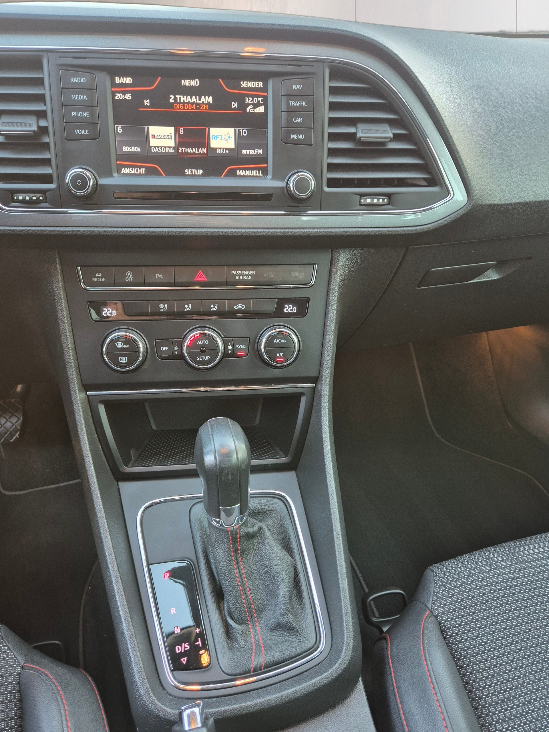 SEAT Leon ST 1.8 TSI FR DSG-image-13