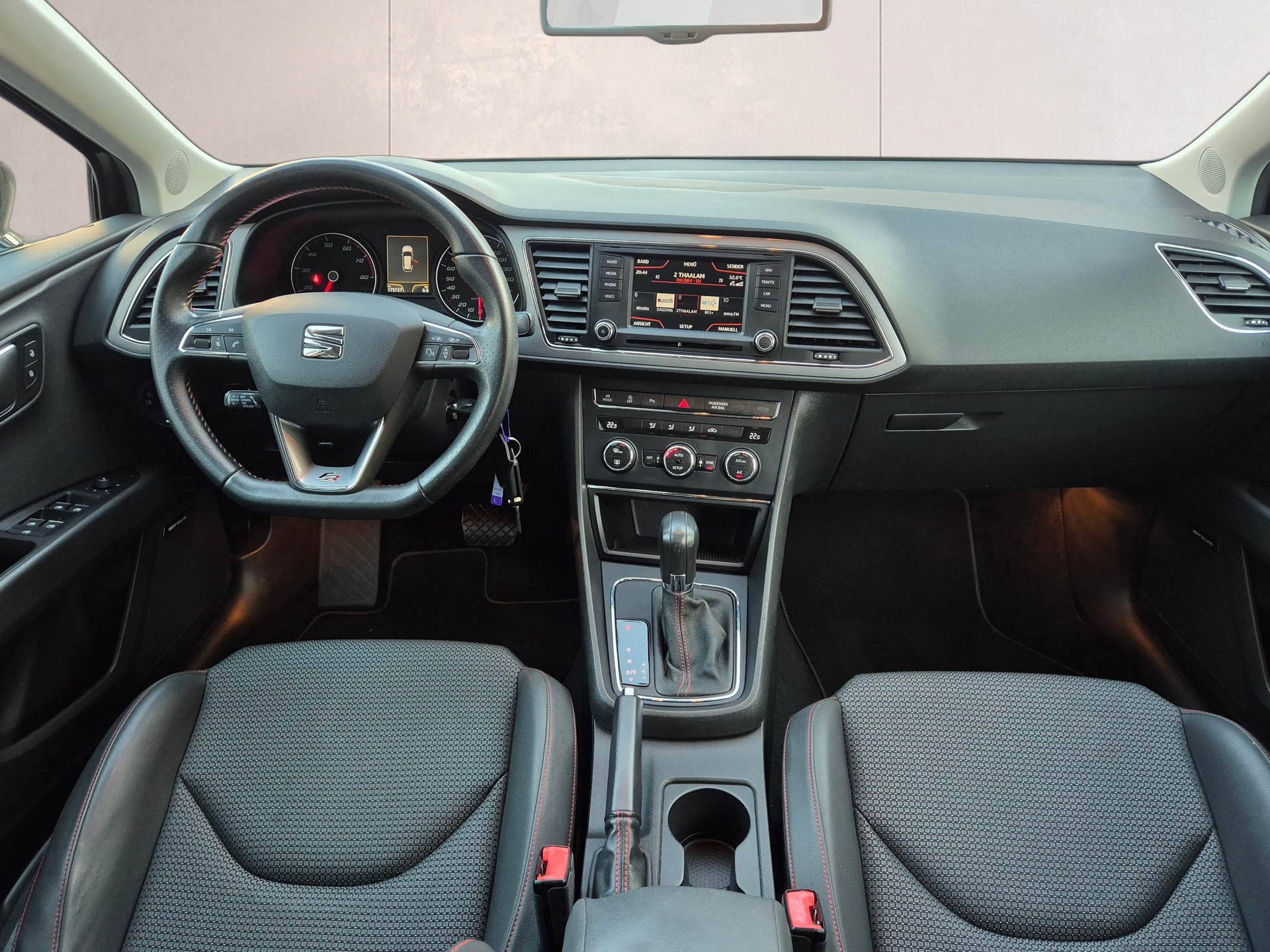 SEAT Leon ST 1.8 TSI FR DSG-image-11