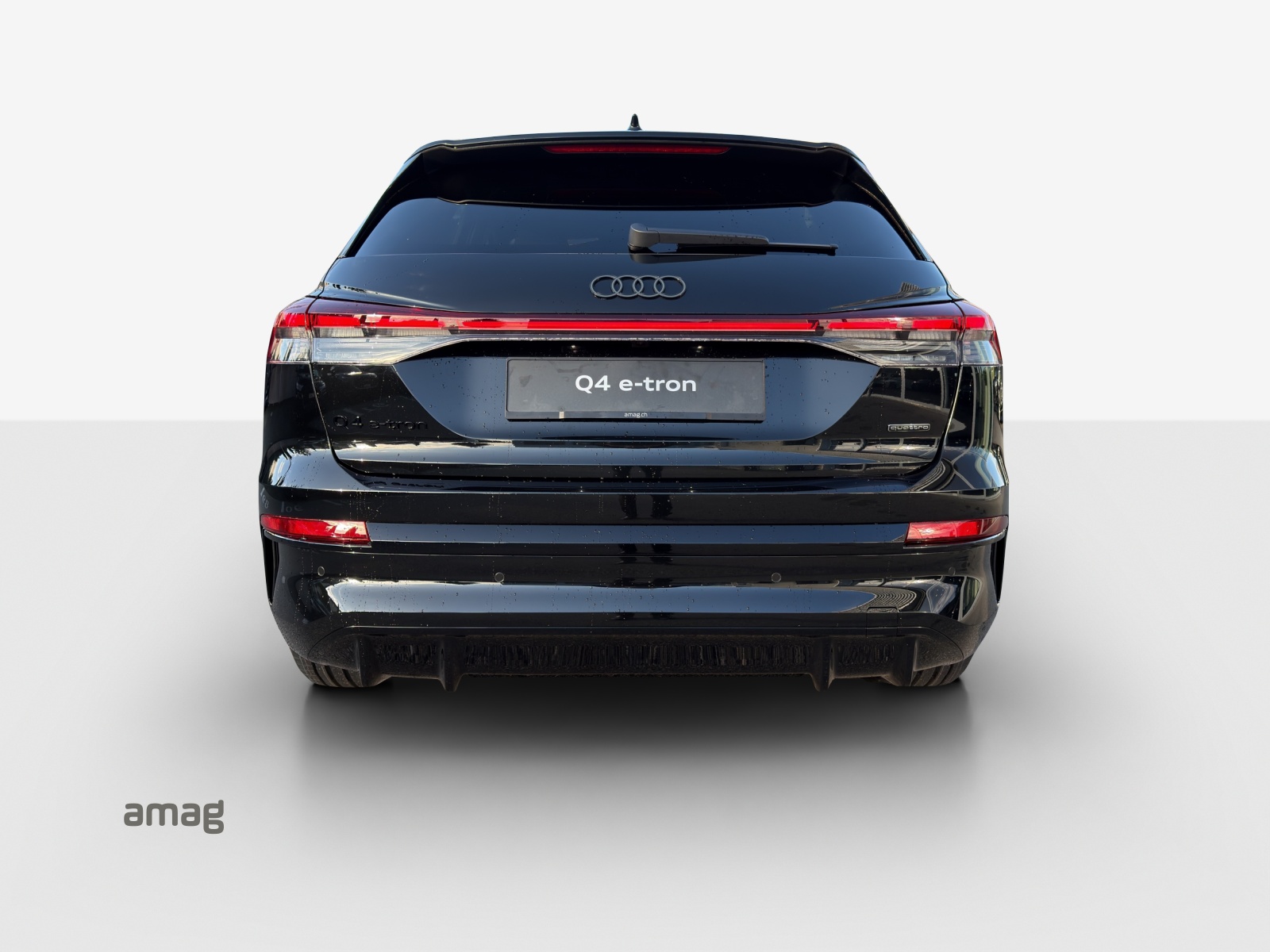 AUDI Q4 e-tron SUV quattro performance Swiss Ski-image-3
