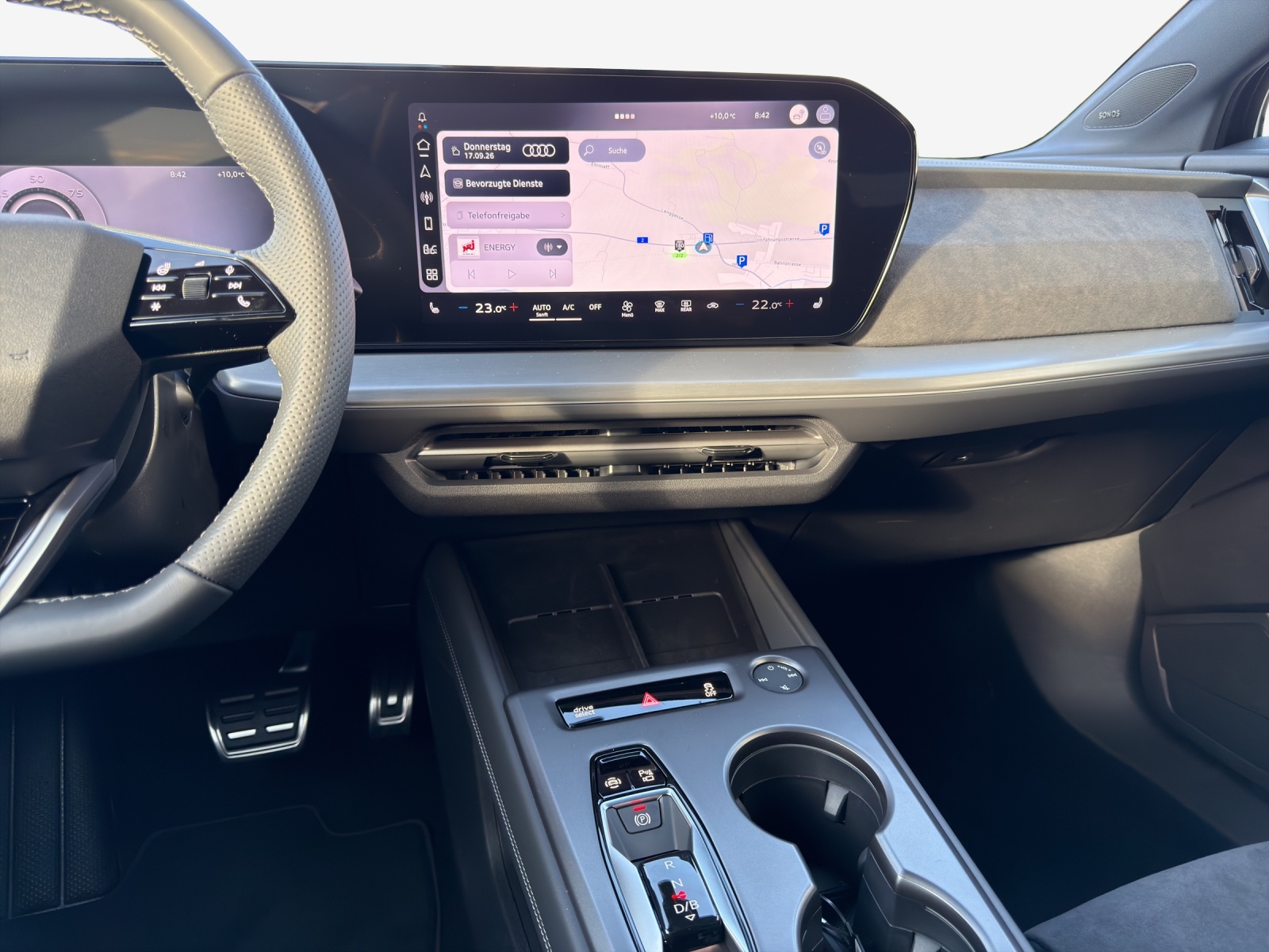 AUDI Q4 e-tron SUV quattro performance Swiss Ski-image-10