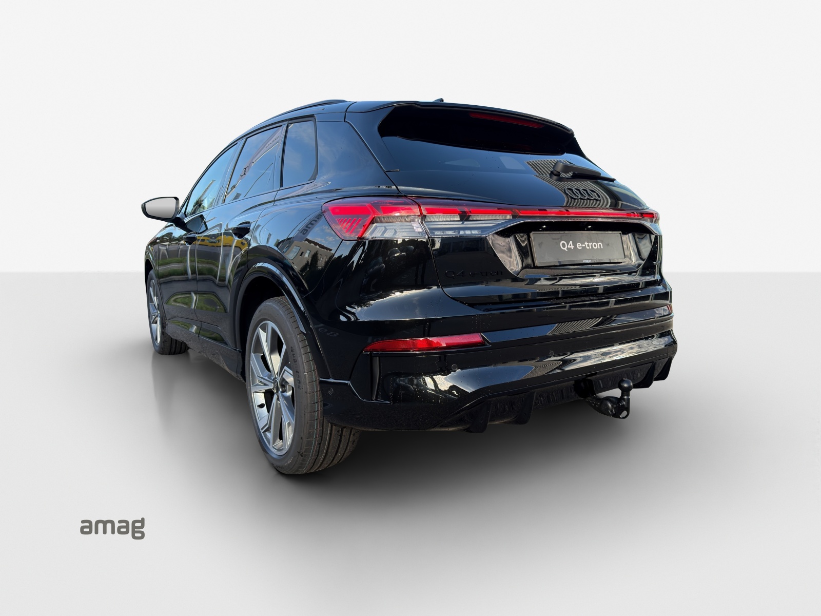 AUDI Q4 e-tron SUV quattro performance Swiss Ski-image-14