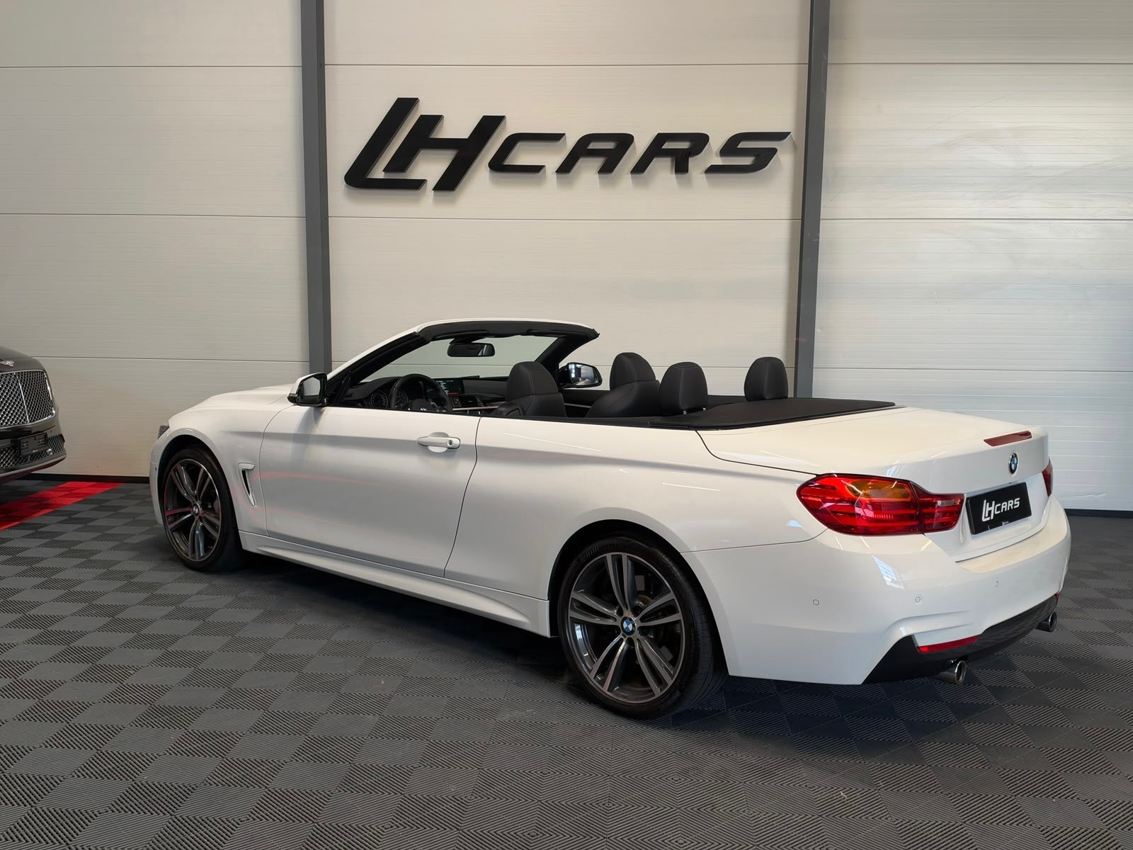 BMW 440i xDrive SAG Cabrio M-Sport-image-2