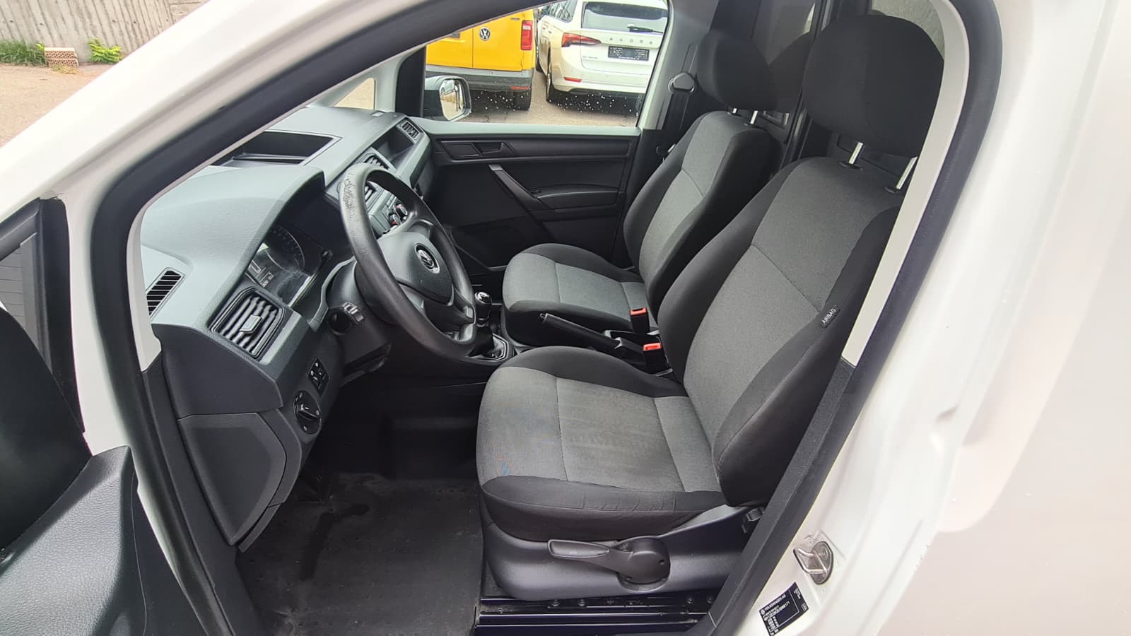 VW Caddy Maxi 2.0TDI 4Motion BlueMotion Technology ** Klimaanlage ** Tempomat ** PDC Hinten ** Sortimo ** LTZ MFK 29.09.2025 **-image-17