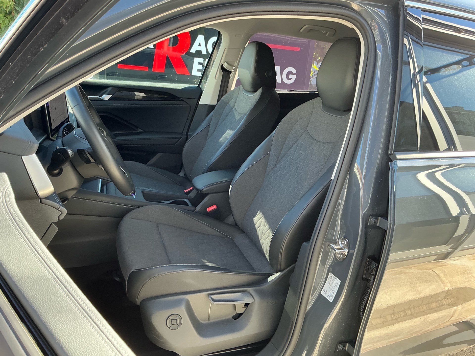 VW Tayron 2.0 TSI 204 PS 4MOTION LIFE *** ANHÄNGEKUPPLUNG & 7-SITZER ***-image-7