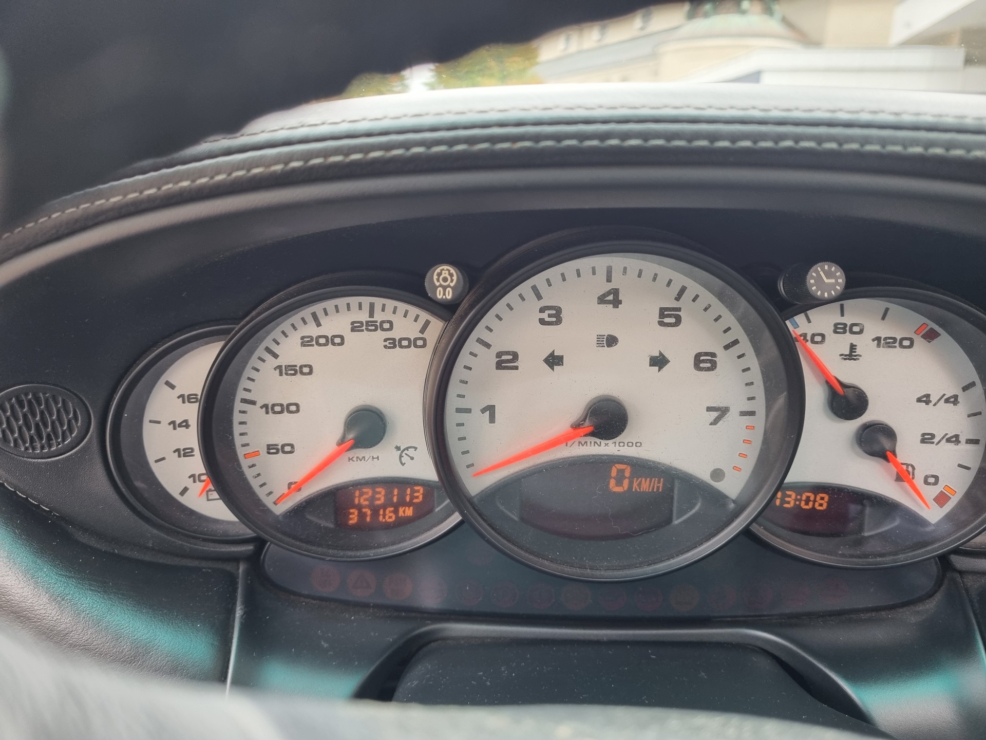 PORSCHE 3.4 Carrera-image-5