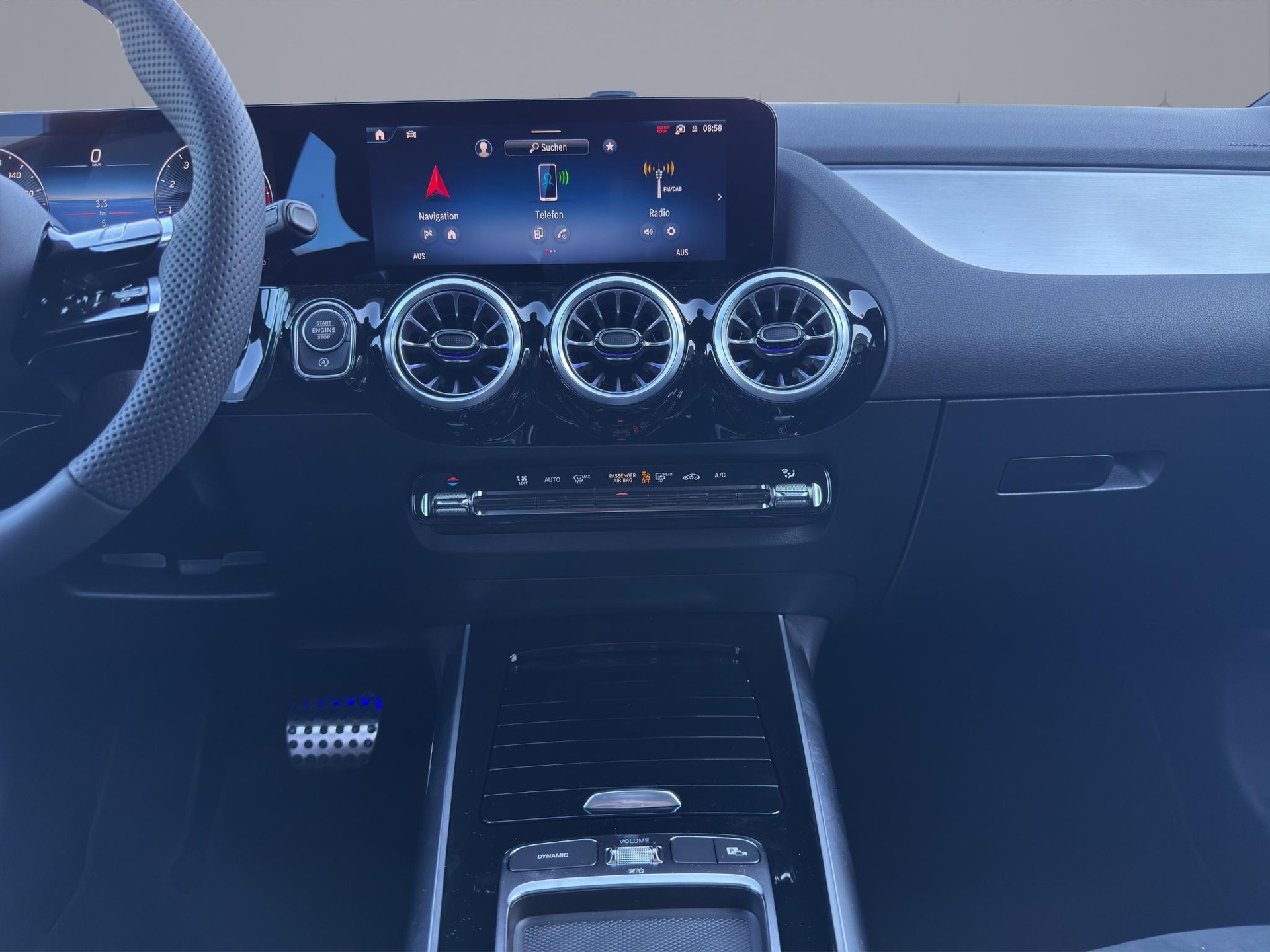 MERCEDES-BENZ 200 Night Star AMG Line-image-13