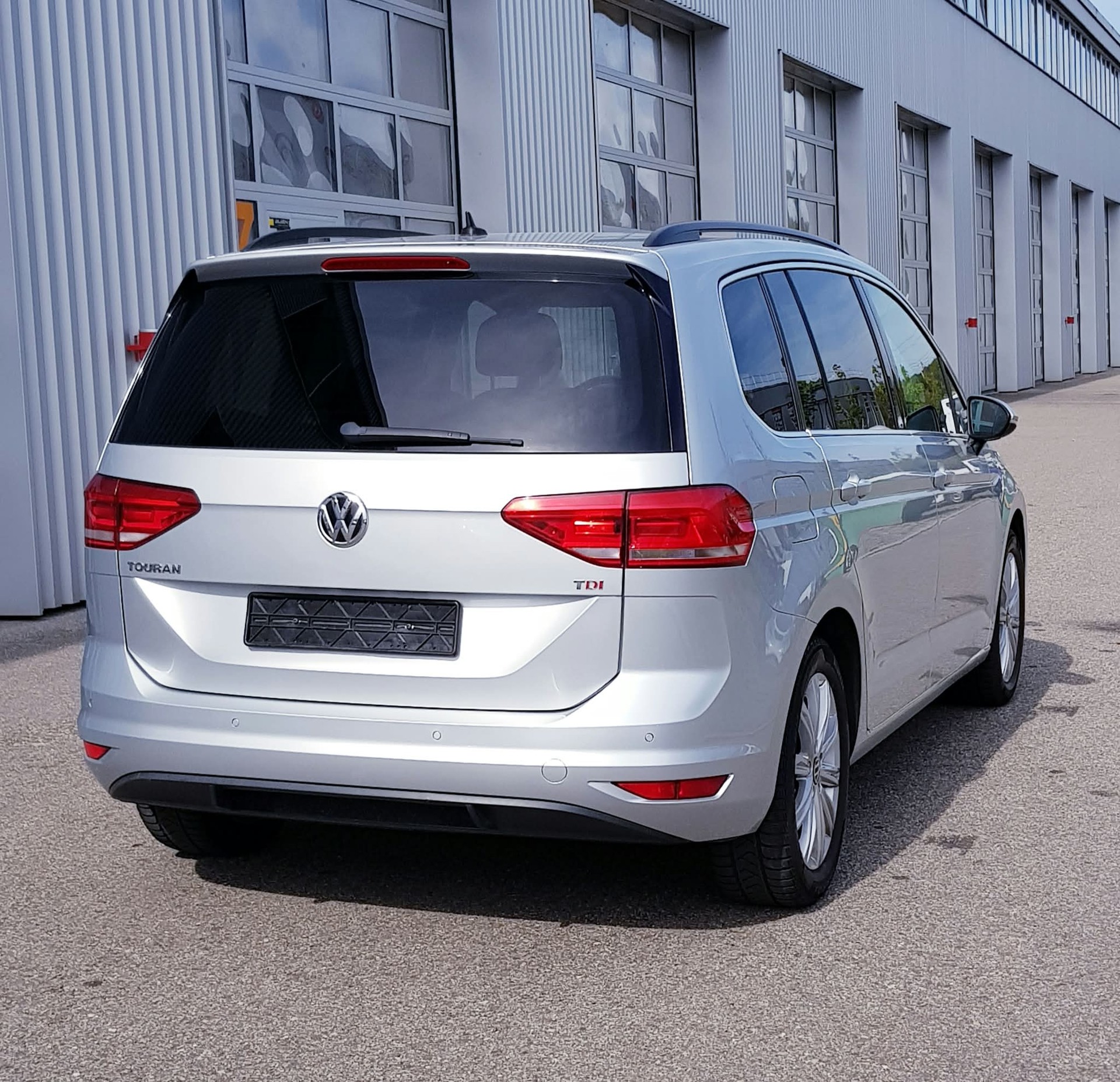 VW Touran 1.6 TDI BlueMotion Technology Comfortline DSG-image-3