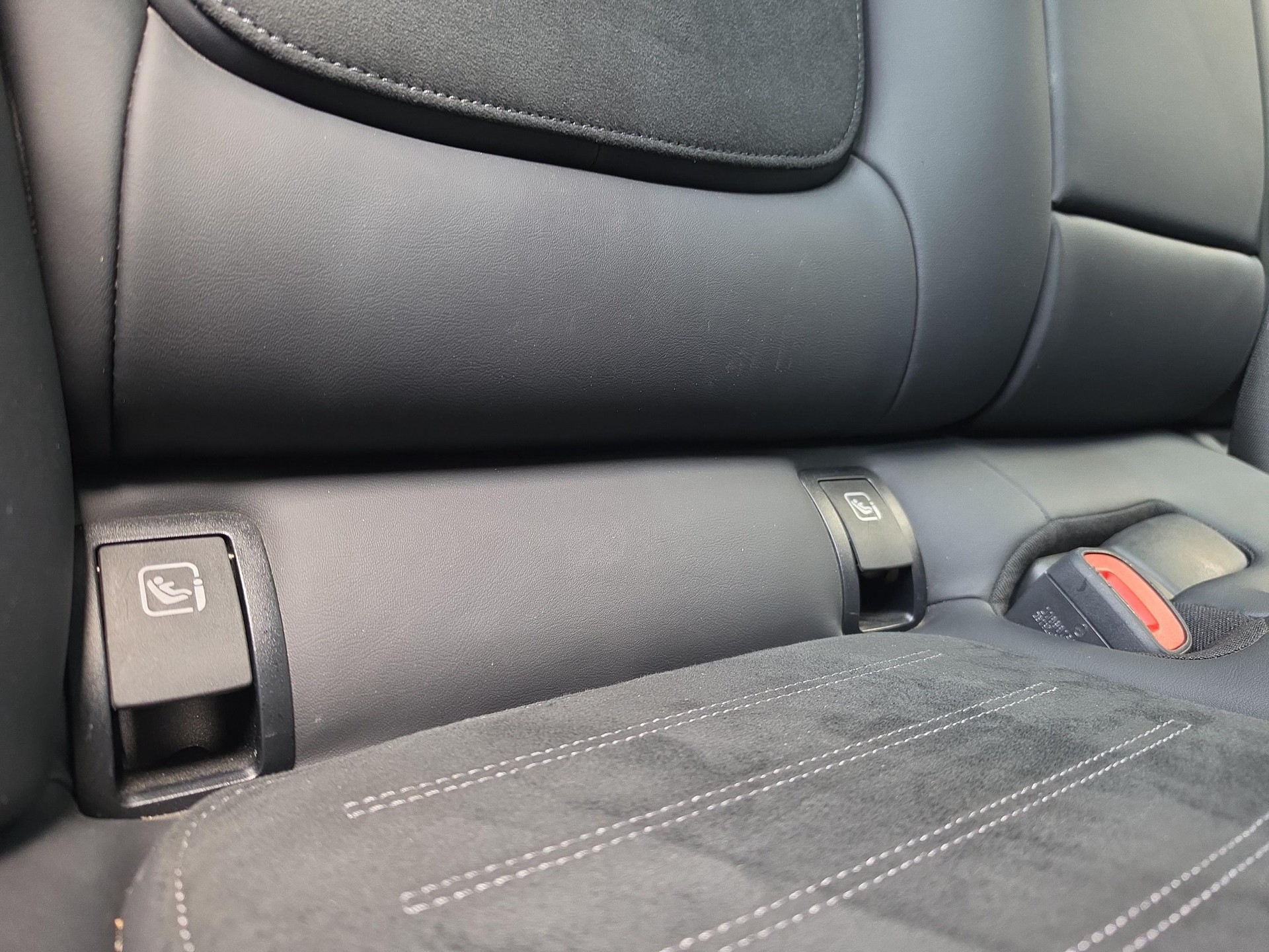 MERCEDES-BENZ C 220 d 4MATIC T-Modell Swiss Star AMG Line-image-12