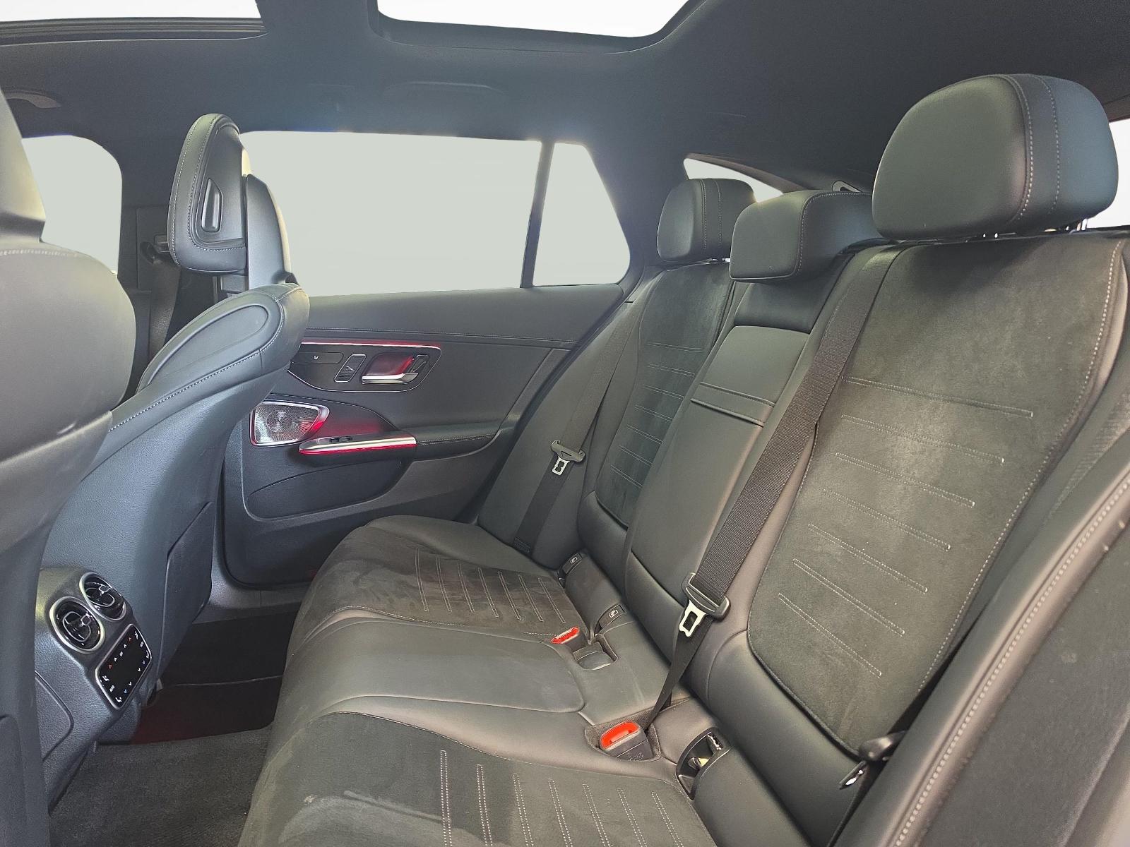 MERCEDES-BENZ C 220 d 4MATIC T-Modell Swiss Star AMG Line-image-11