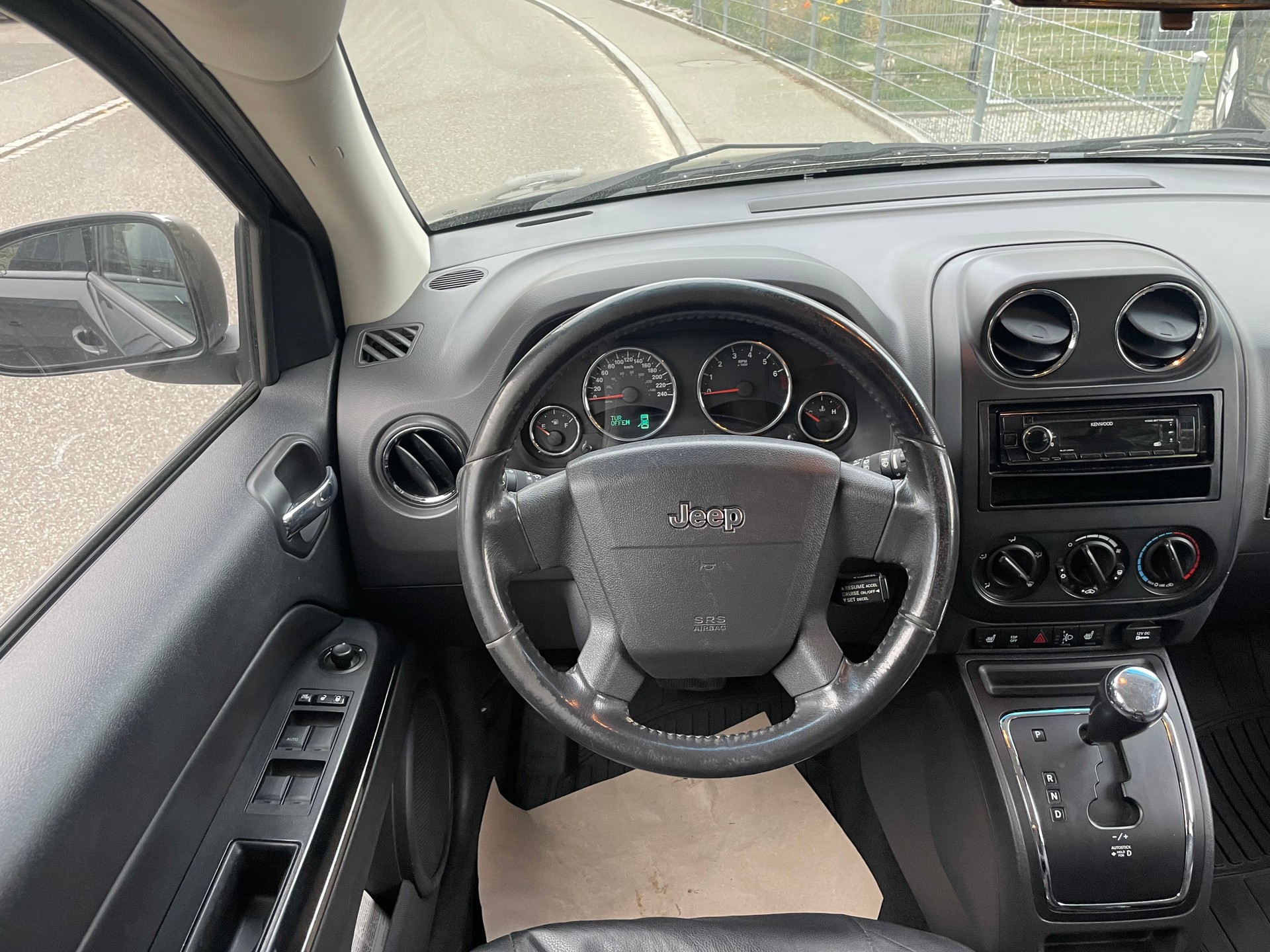 JEEP Compass 2.4 Limited CVT-image-9