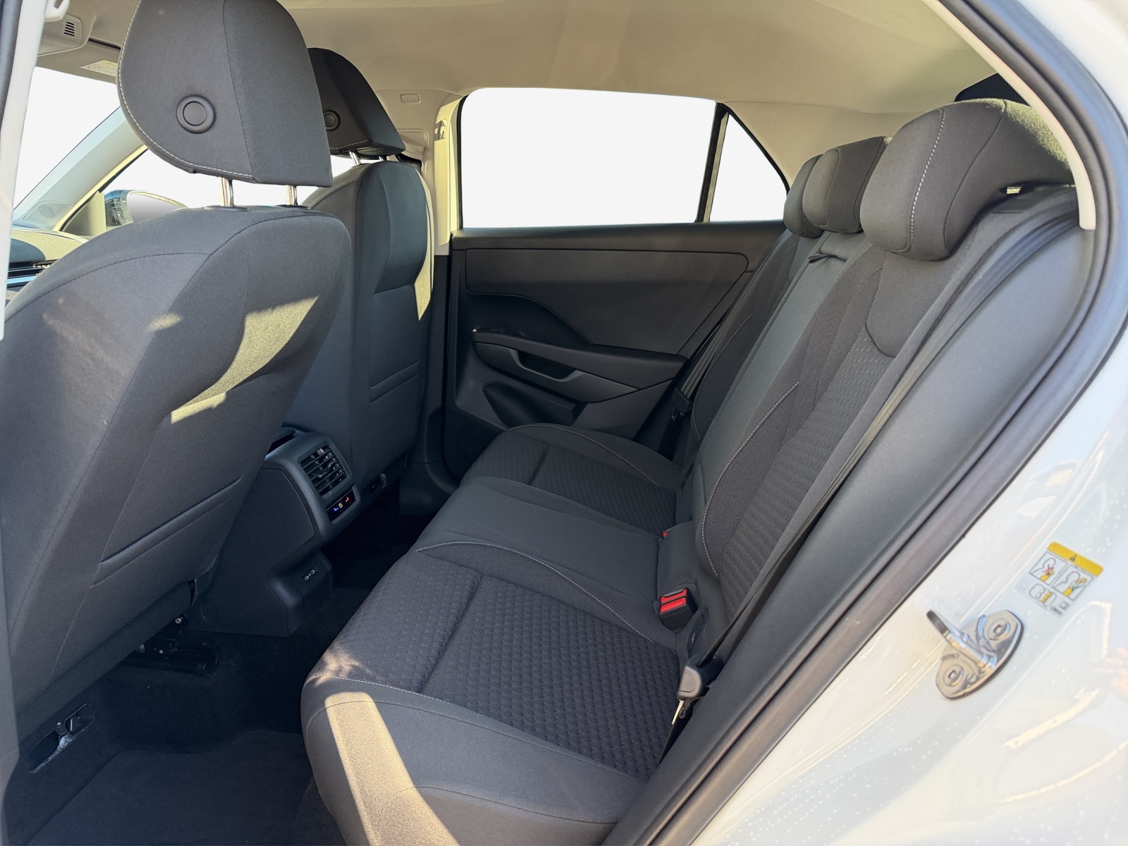 VW T-Roc 1.5 eTSI mHEV Life DSG-image-11