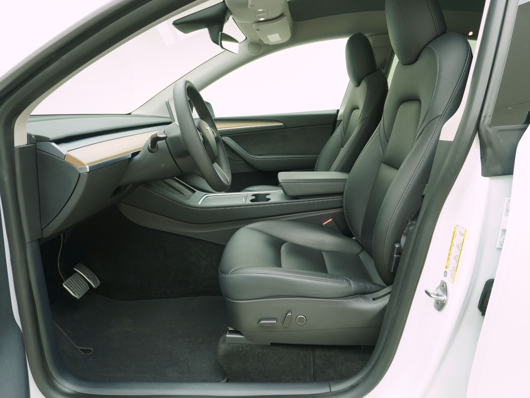 TESLA Model Y Long Range Dual AWD-image-9