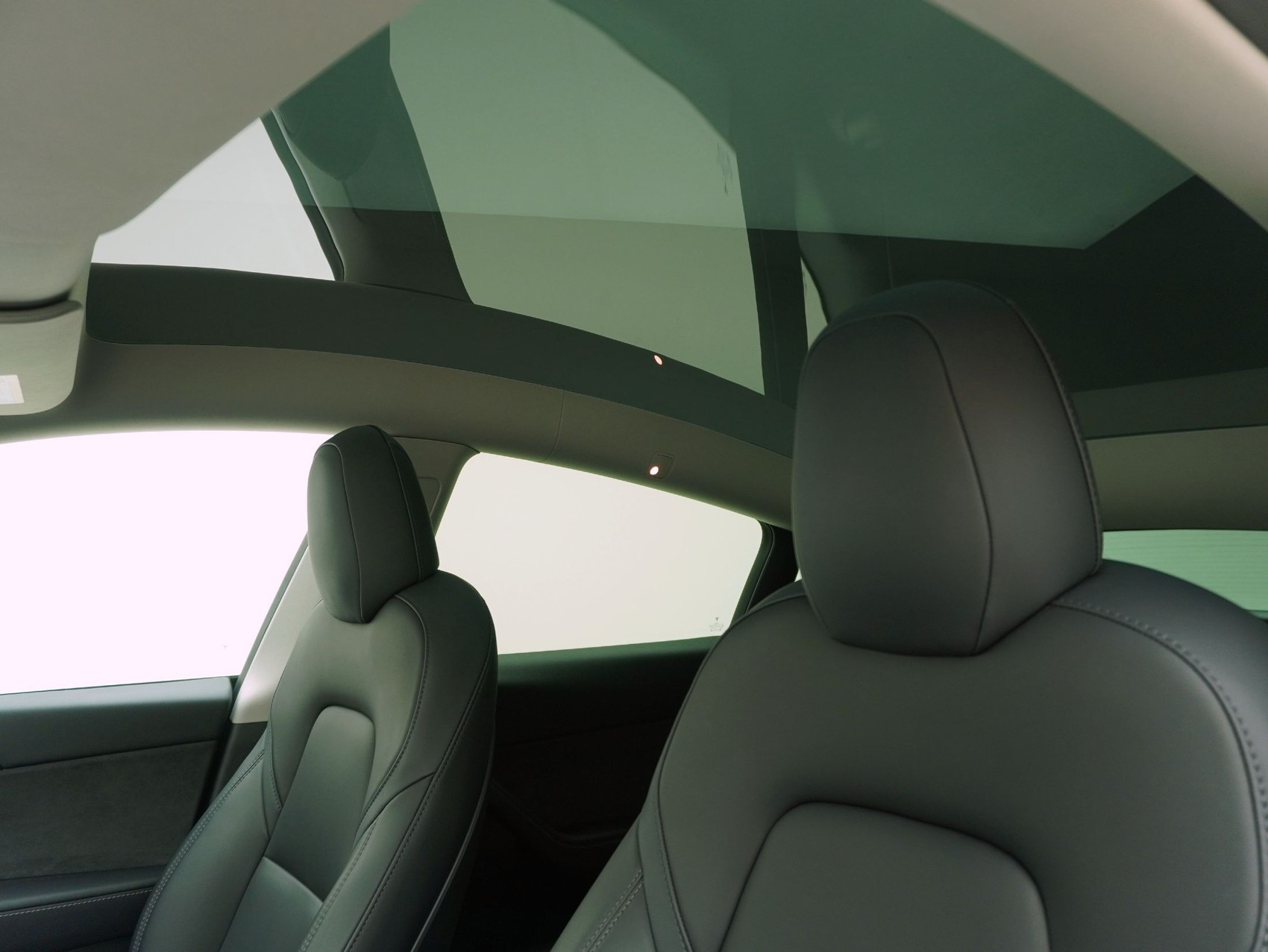 TESLA Model Y Long Range Dual AWD-image-11