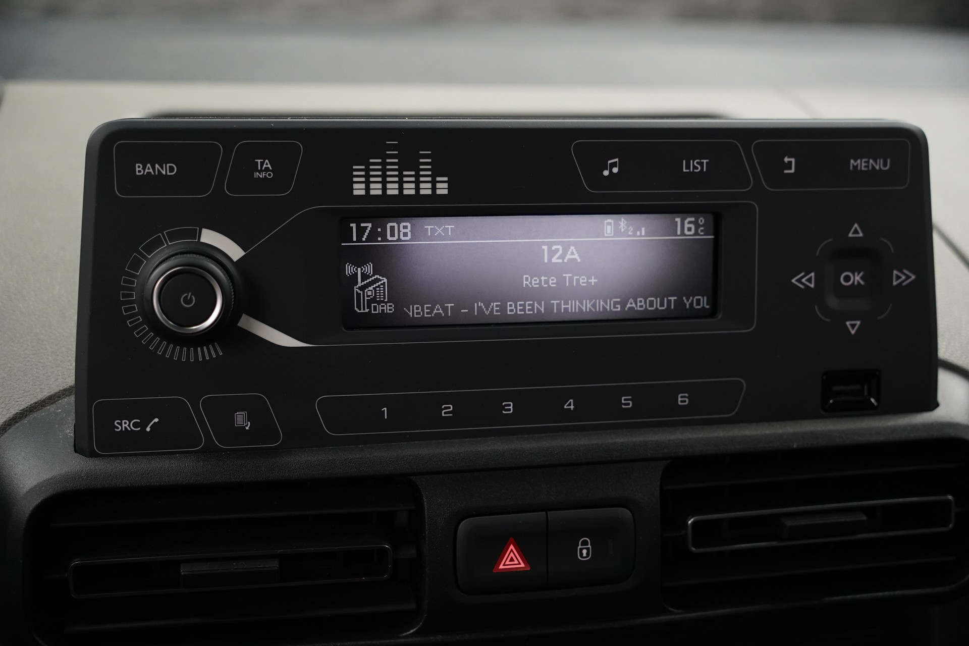 PEUGEOT Rifter Long 1.2 PureTech Active-image-23