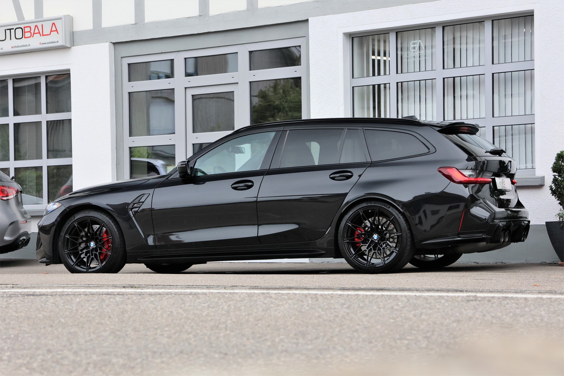 BMW M3 Touring xDrive Competition M-image-3