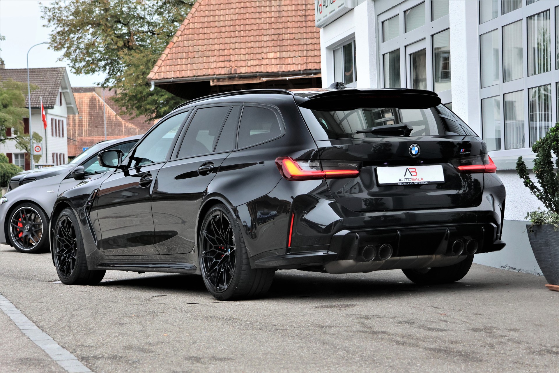 BMW M3 Touring xDrive Competition M-image-2