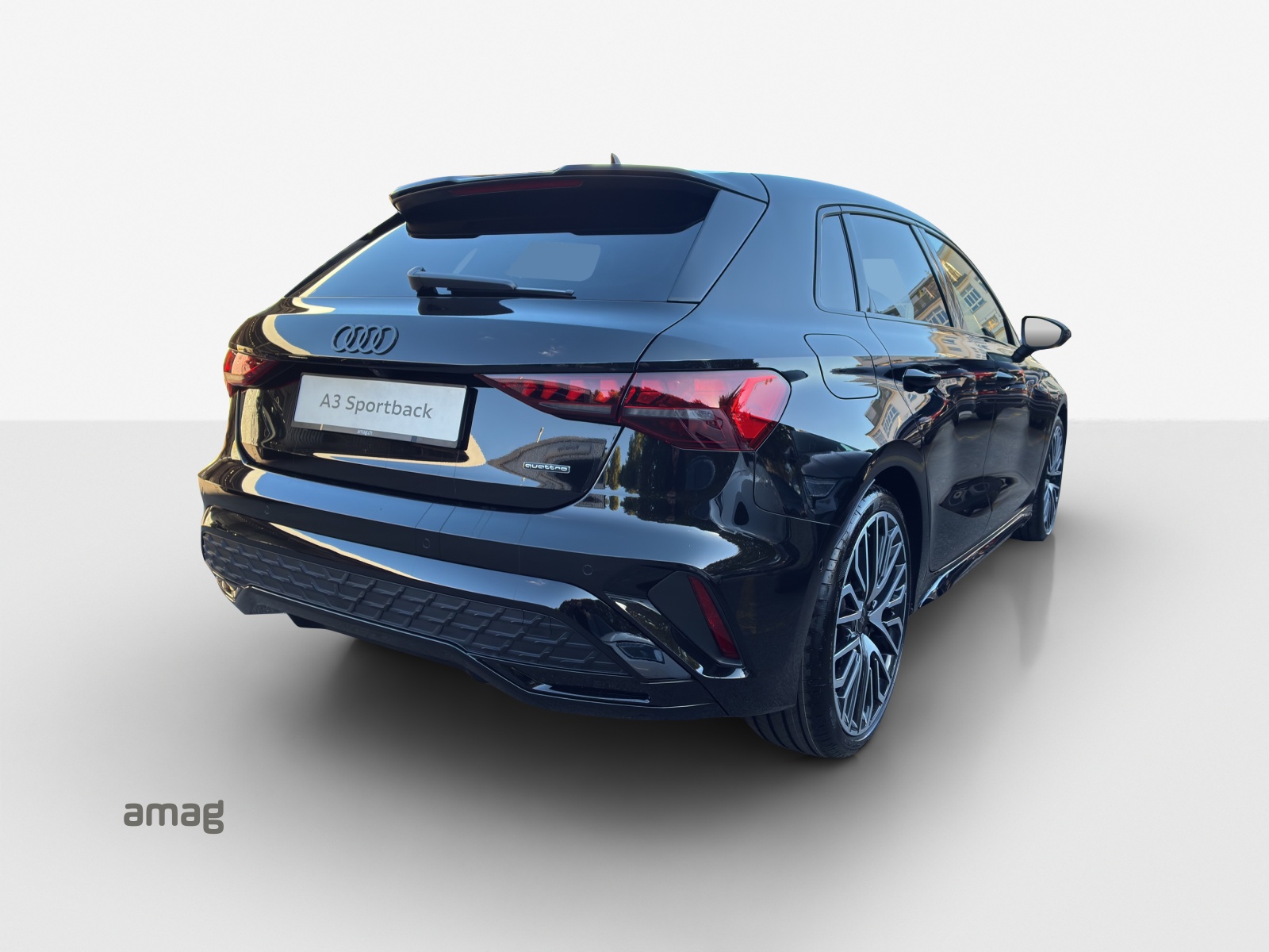 AUDI A3 Sportback TFSI 150 kW quattro S line S tronic-image-4