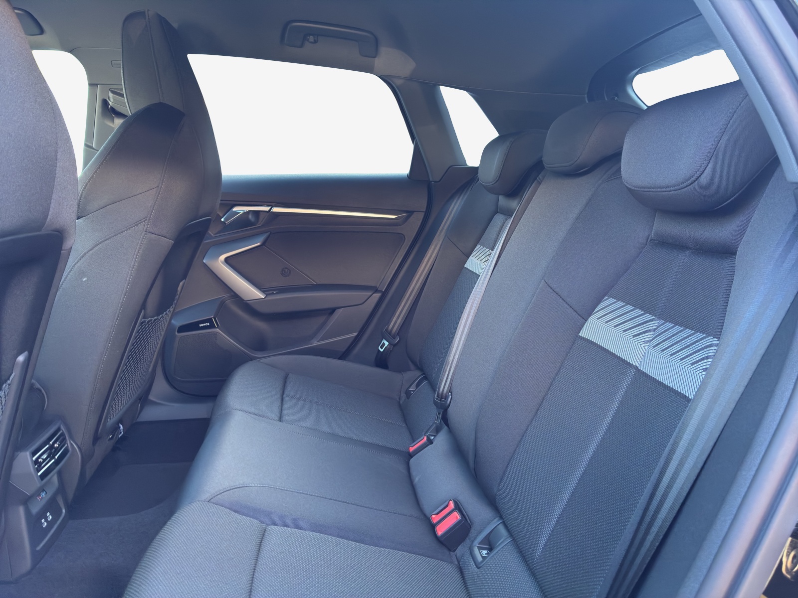 AUDI A3 Sportback TFSI 150 kW quattro S line S tronic-image-11