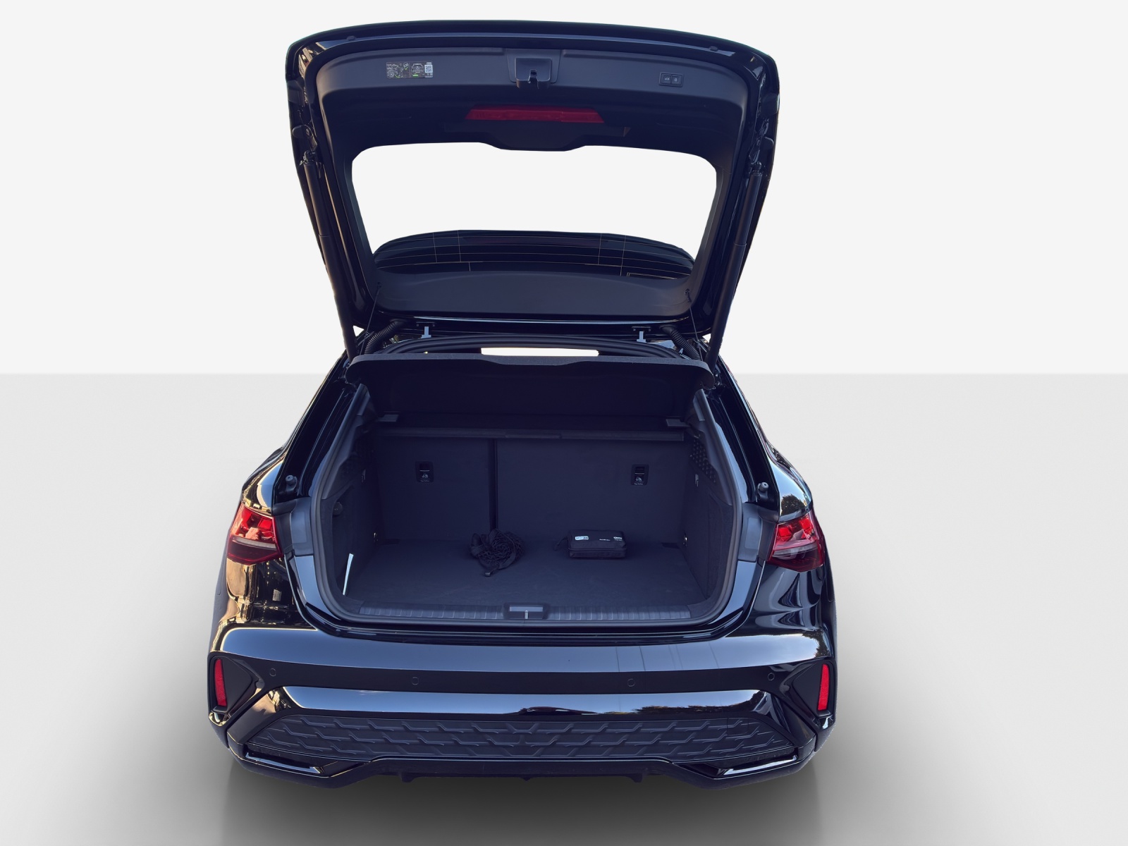 AUDI A3 Sportback TFSI 150 kW quattro S line S tronic-image-12