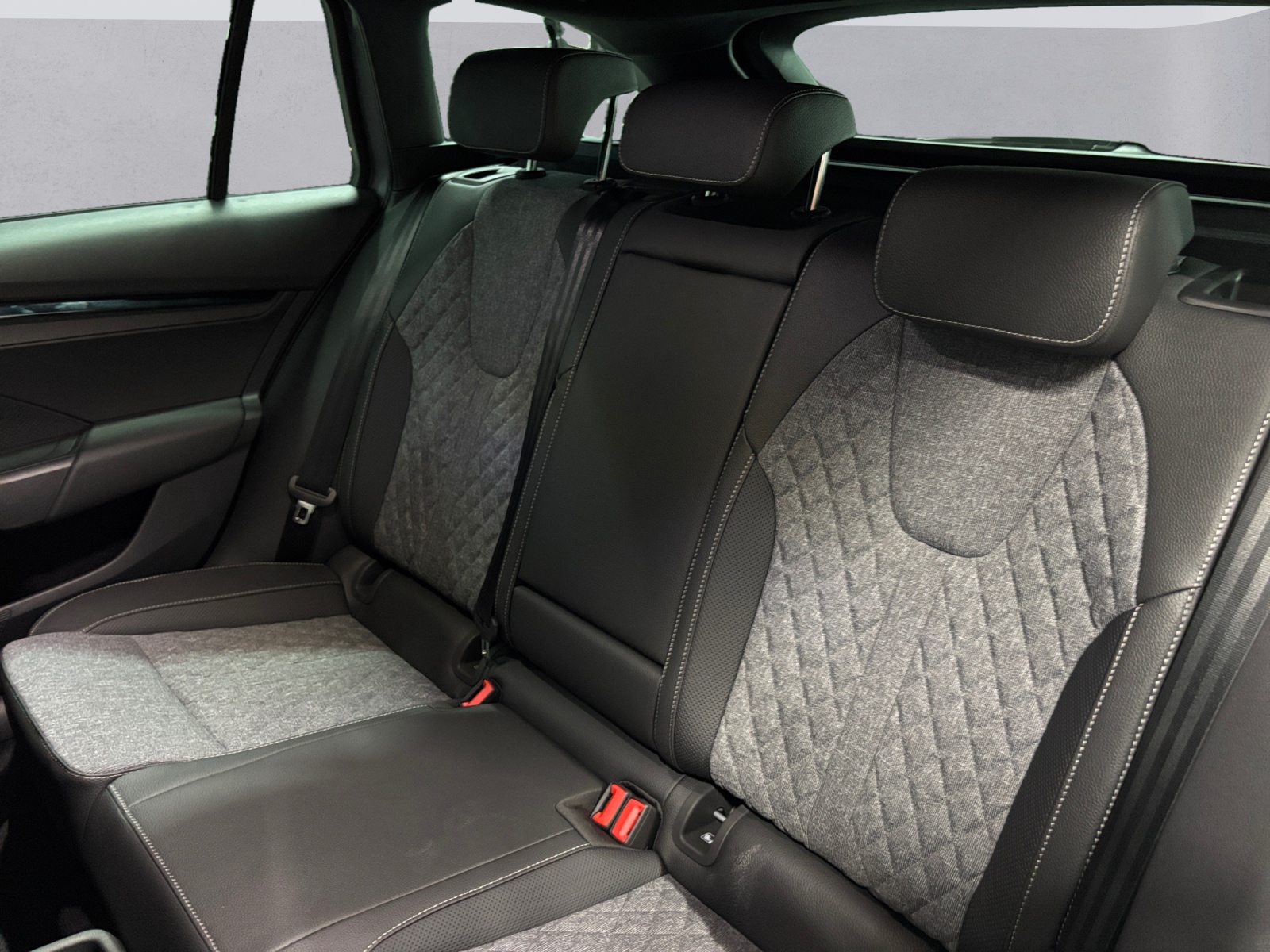 SKODA Octavia Combi 1.5 TSI mHEV DSG Dynamic-image-11