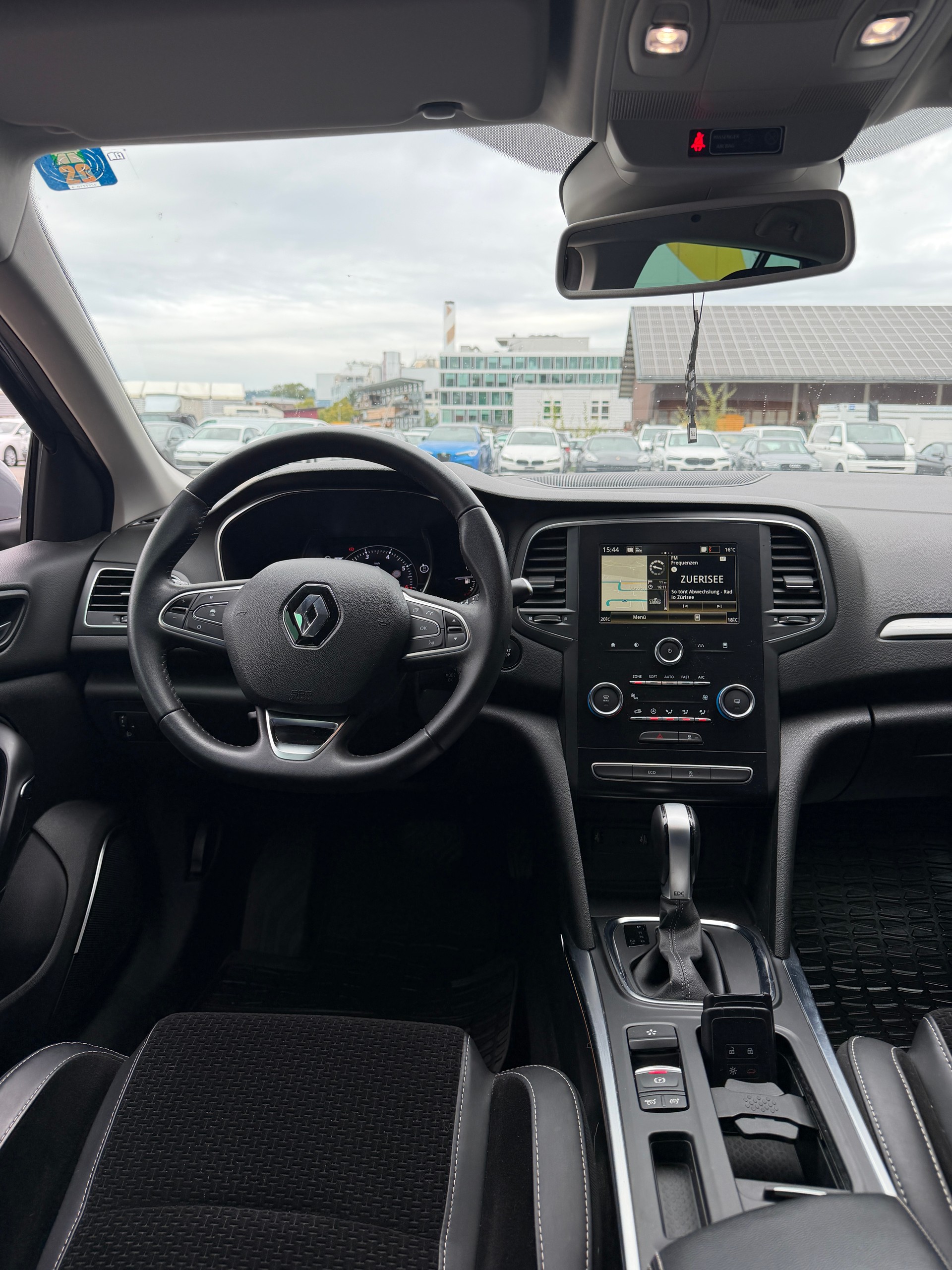 RENAULT Mégane Grandtour 1.3 16V Turbo GT Line EDC-image-9