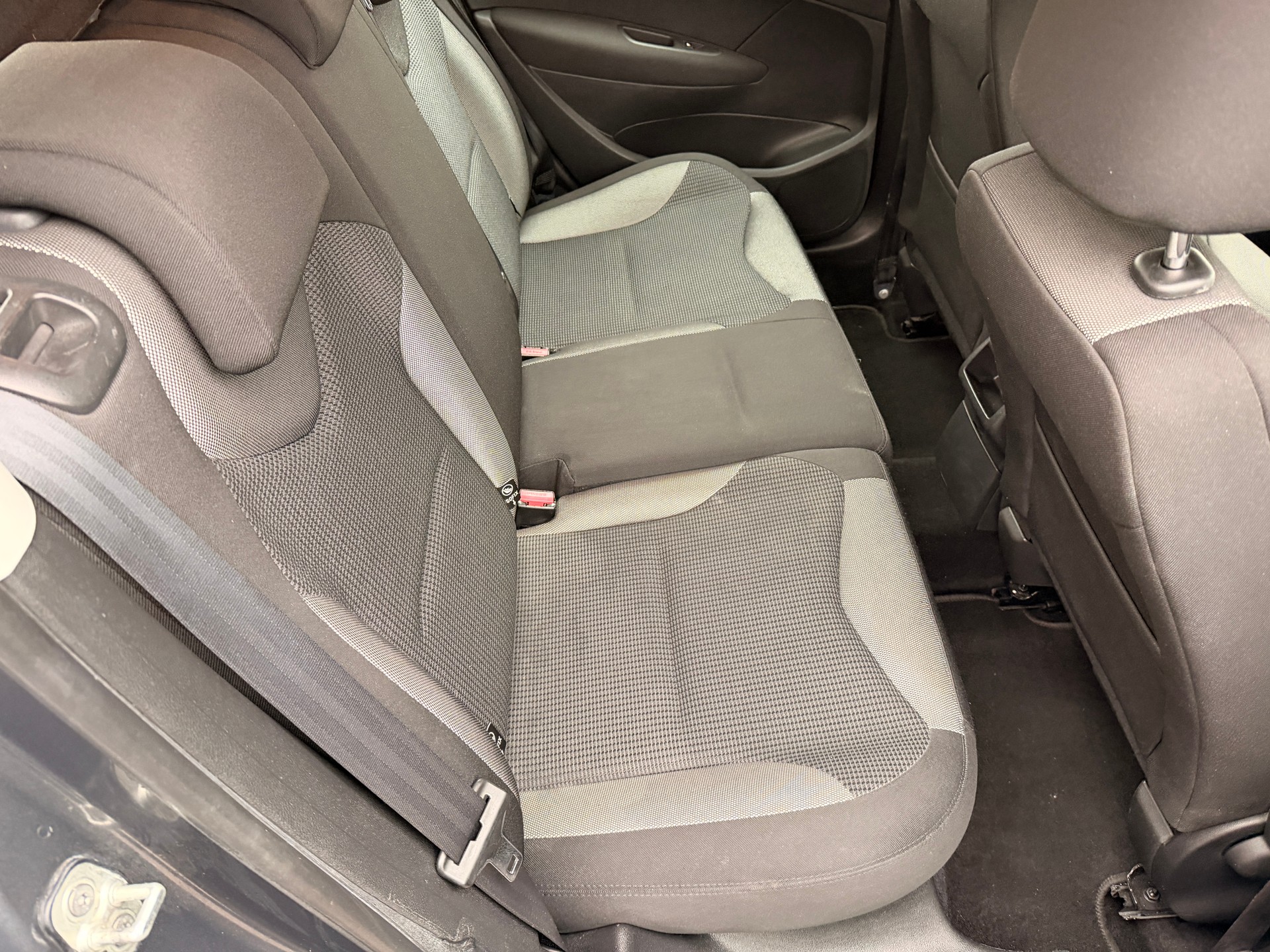 PEUGEOT 308 1.6 16V VTI Lion Edition Automatic-image-6