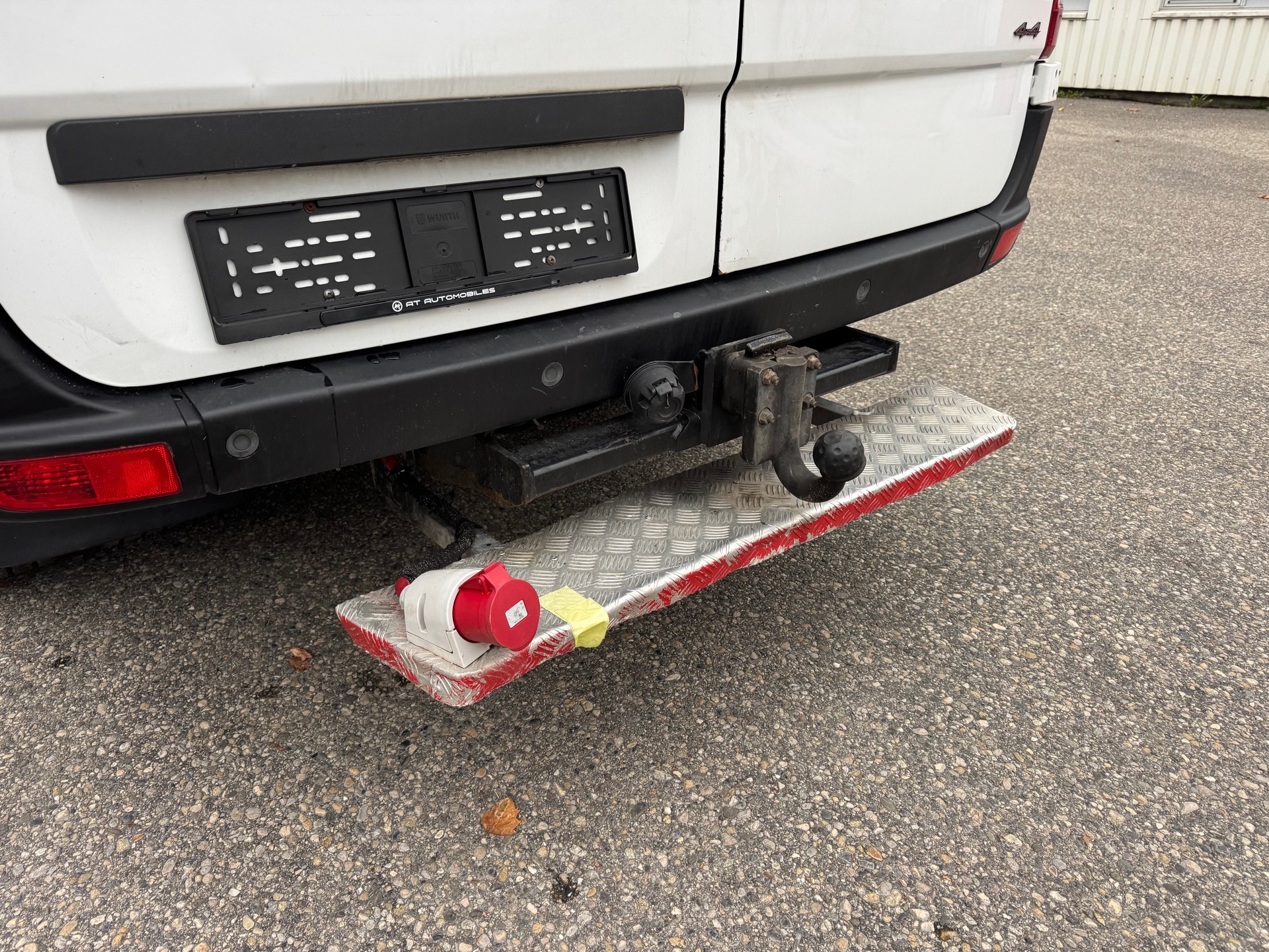 MERCEDES-BENZ Sprinter 516 CDI Standard 4x4 Automat-image-5