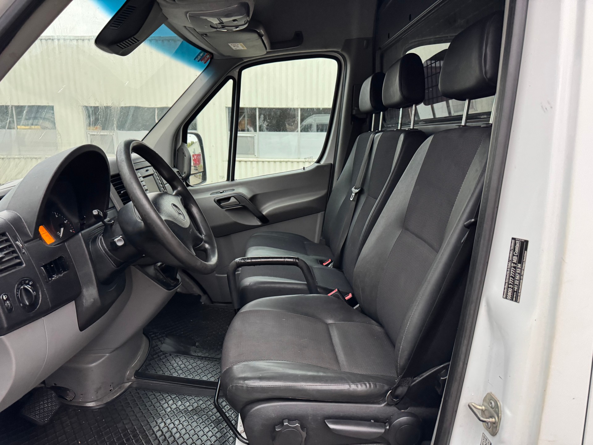 MERCEDES-BENZ Sprinter 516 CDI Standard 4x4 Automat-image-9