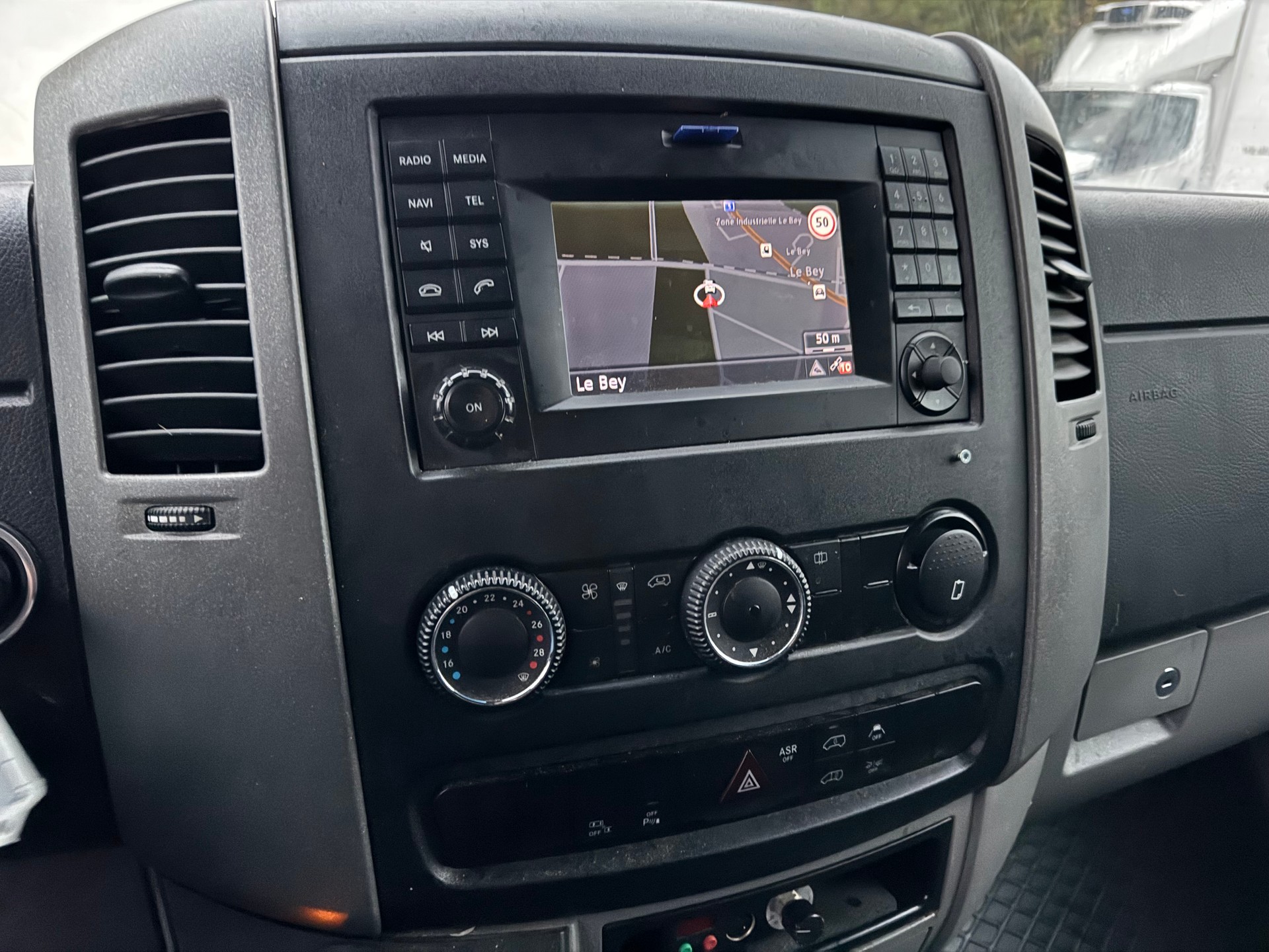 MERCEDES-BENZ Sprinter 516 CDI Standard 4x4 Automat-image-10