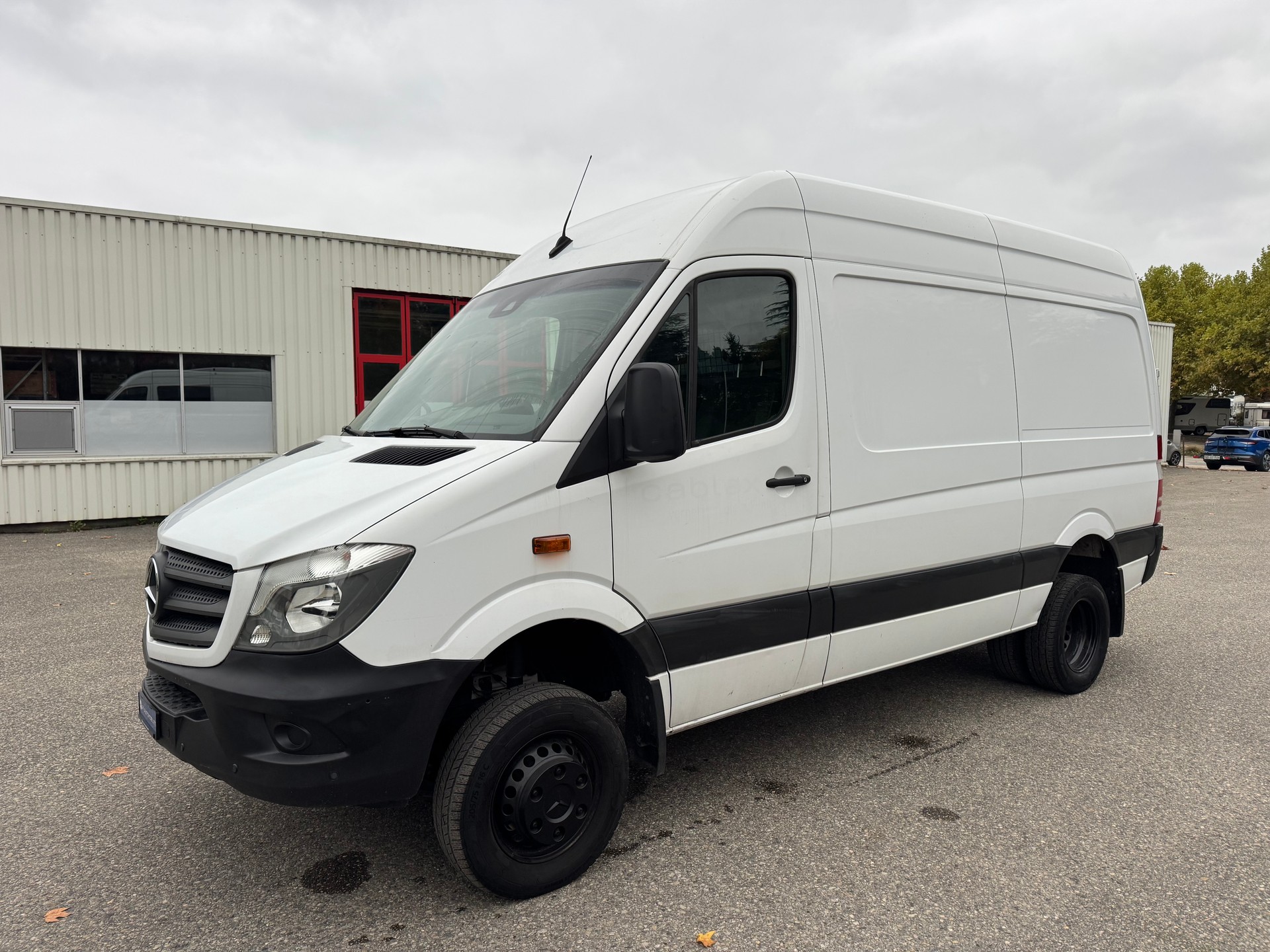 MERCEDES-BENZ Sprinter 516 CDI Standard 4x4 Automat-image-1