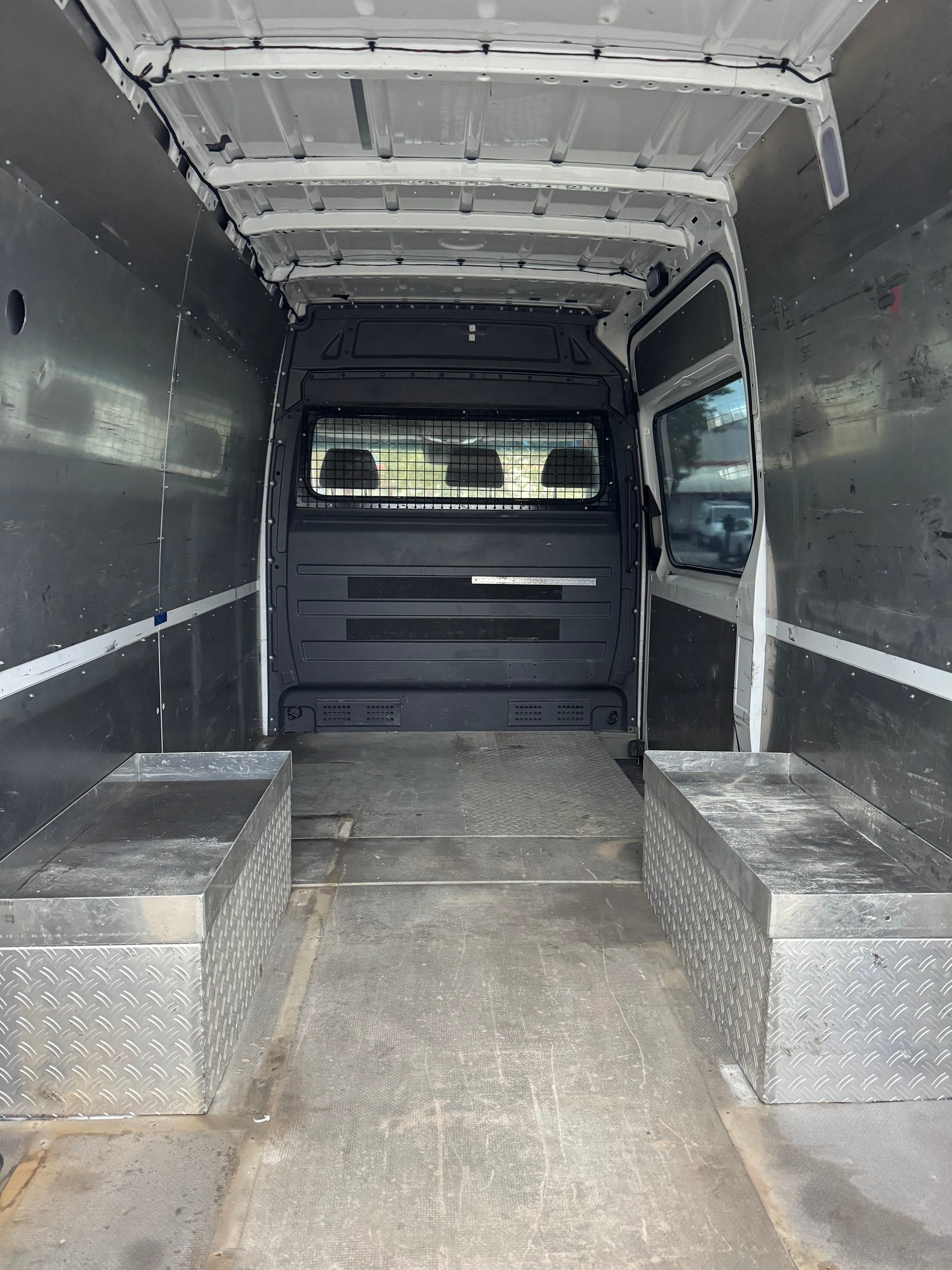 MERCEDES-BENZ Sprinter 516 CDI Standard 4x4 Automat-image-7