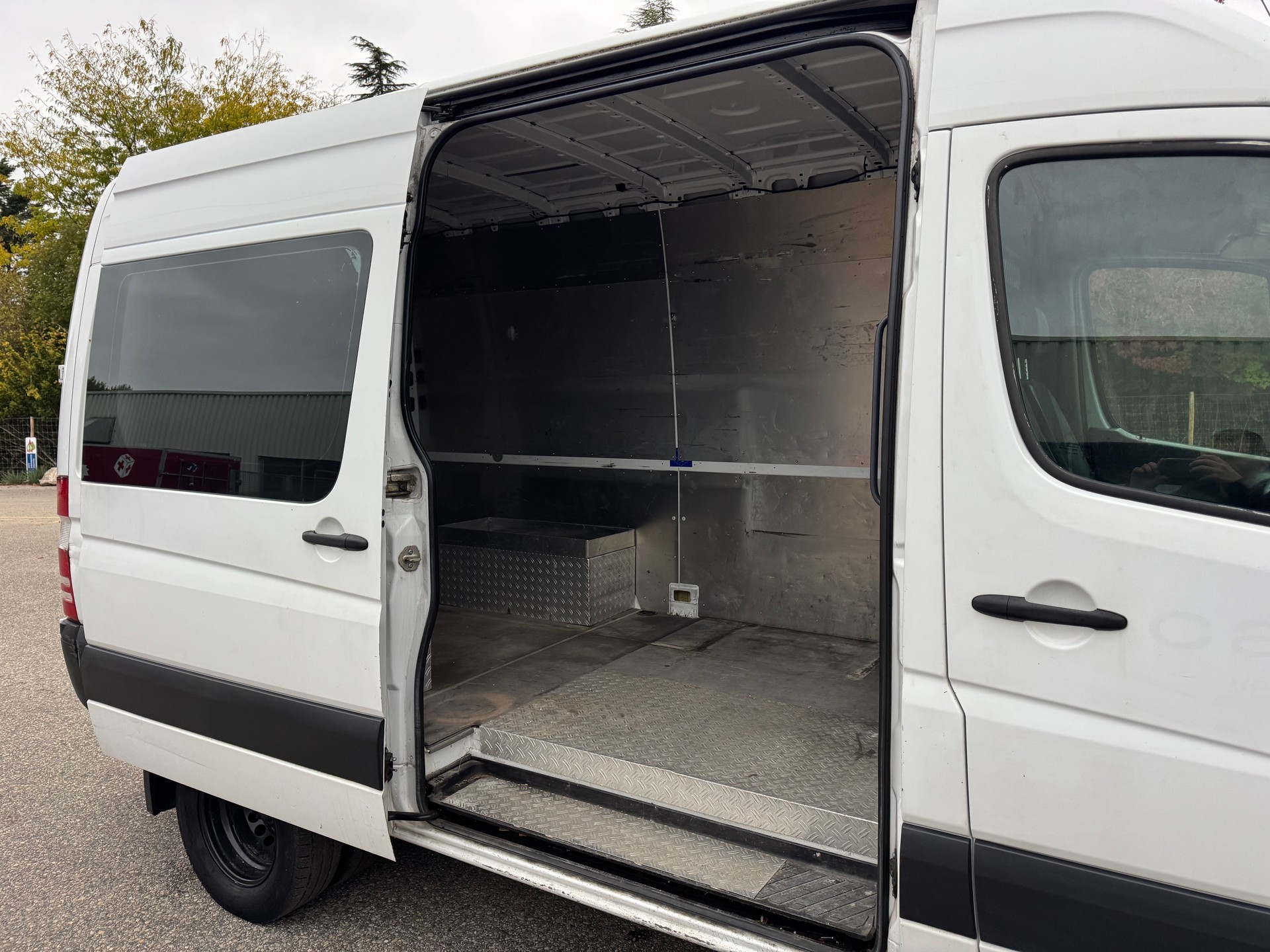 MERCEDES-BENZ Sprinter 516 CDI Standard 4x4 Automat-image-8