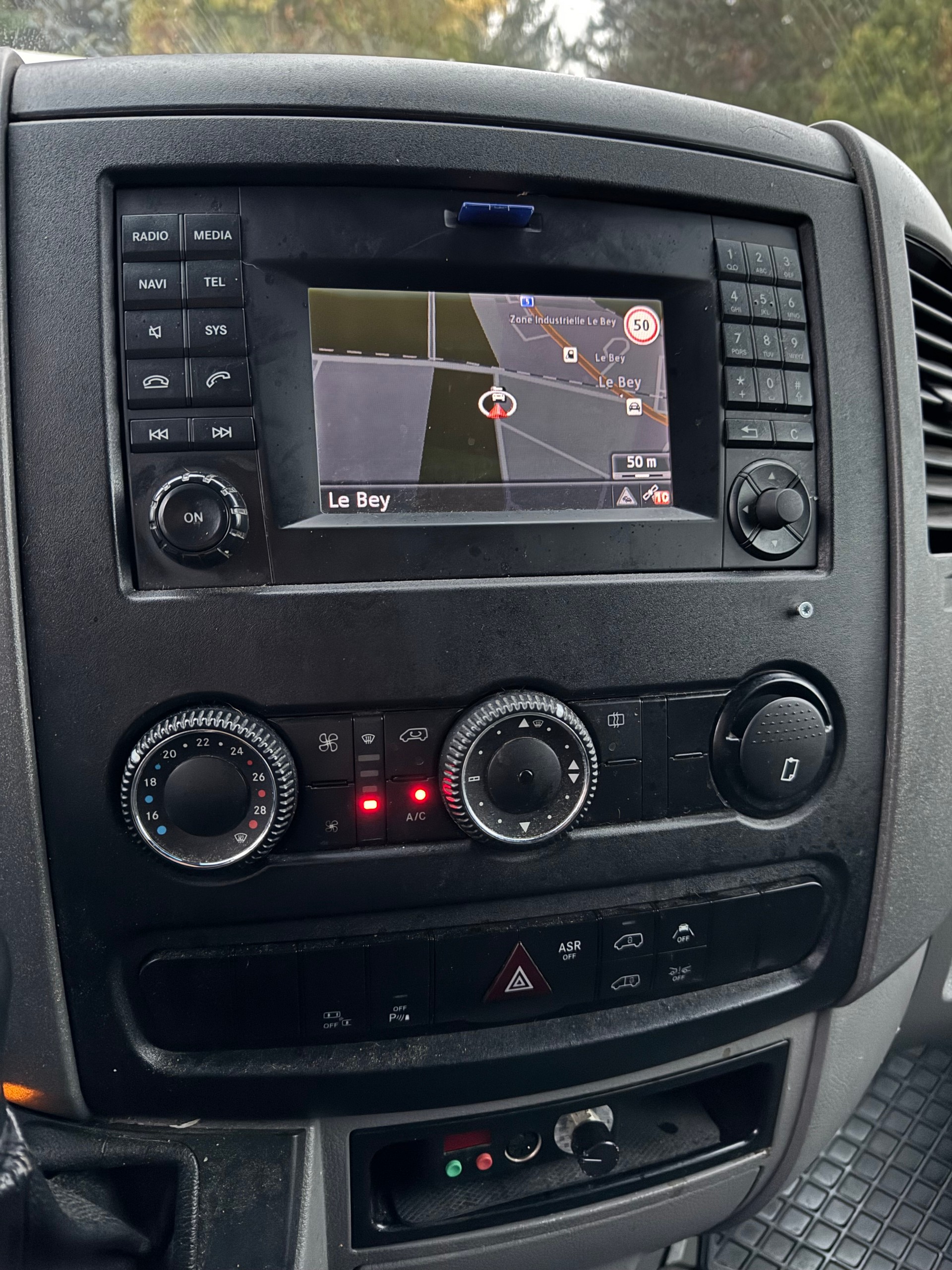MERCEDES-BENZ Sprinter 516 CDI Standard 4x4 Automat-image-11