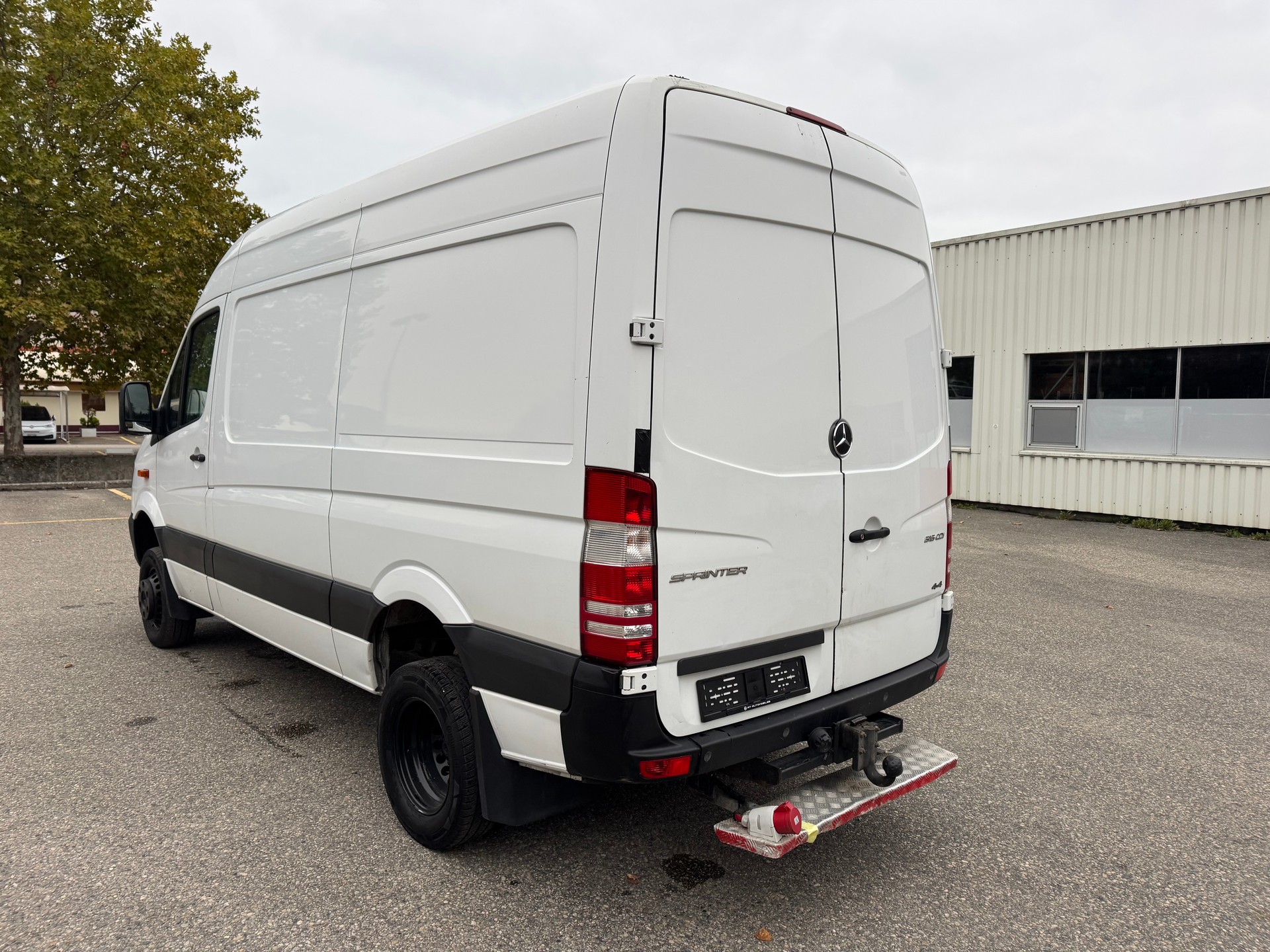 MERCEDES-BENZ Sprinter 516 CDI Standard 4x4 Automat-image-4