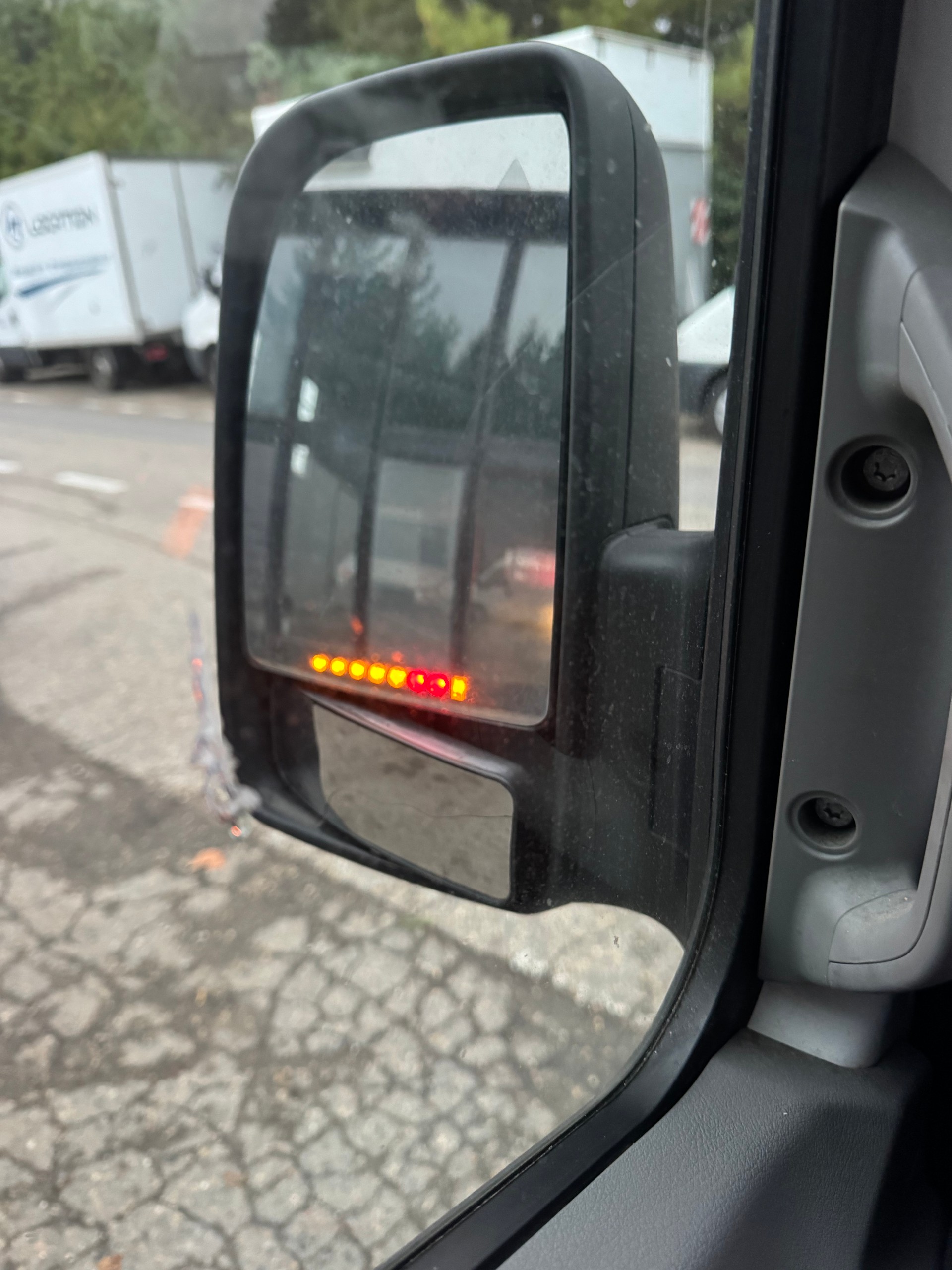 MERCEDES-BENZ Sprinter 516 CDI Standard 4x4 Automat-image-14