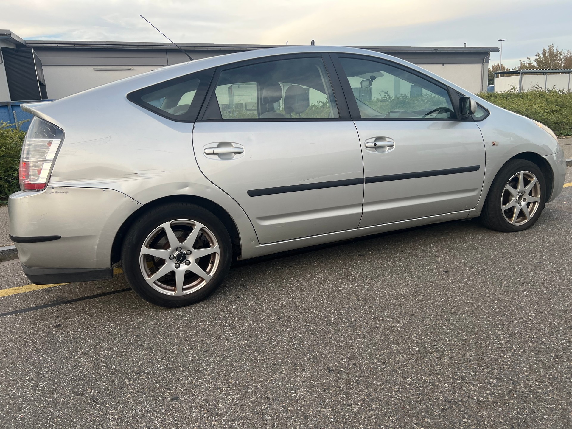 TOYOTA Prius 1.5 16V Hybrid-image-5