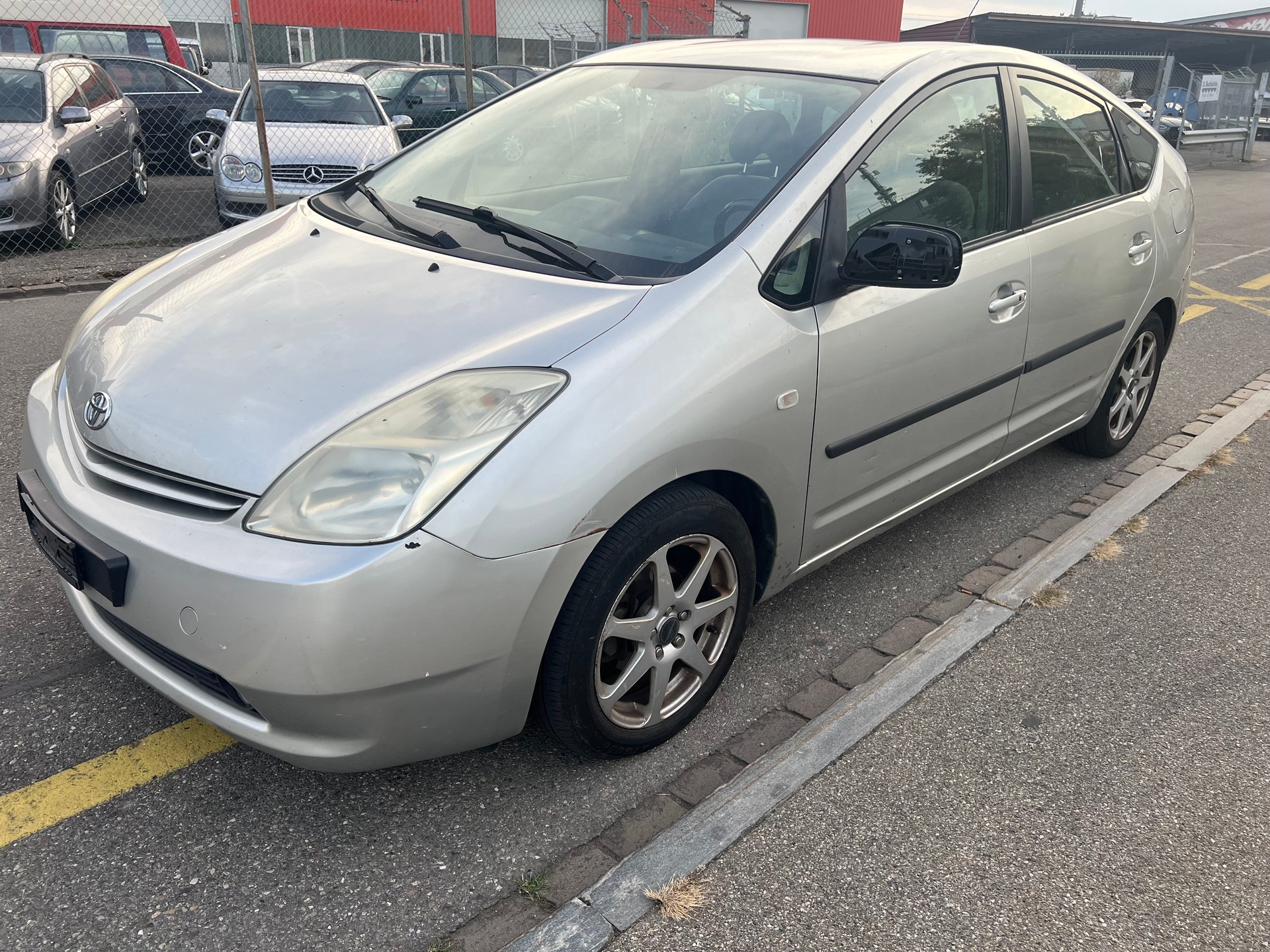TOYOTA Prius 1.5 16V Hybrid-image-2