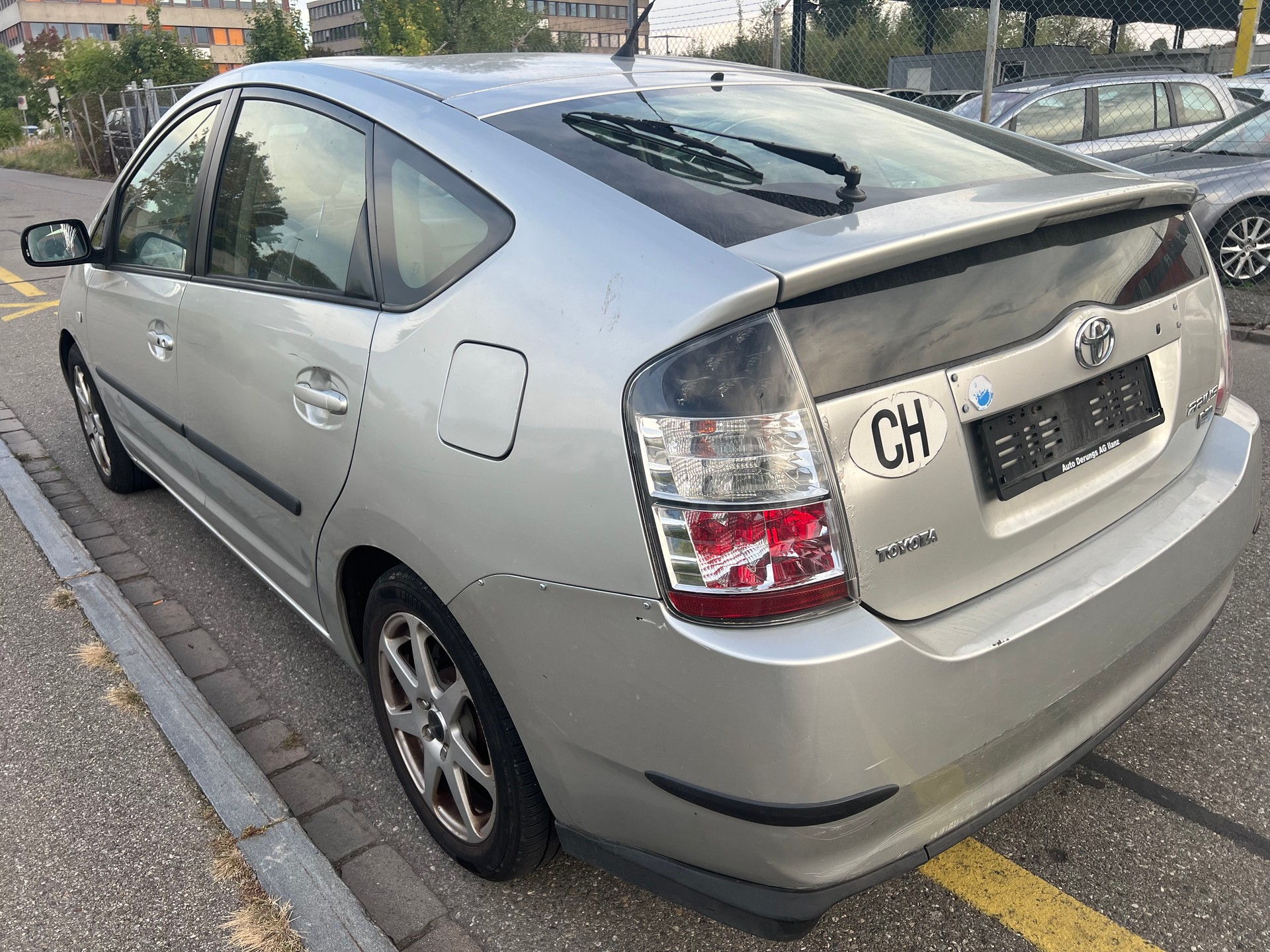 TOYOTA Prius 1.5 16V Hybrid-image-3