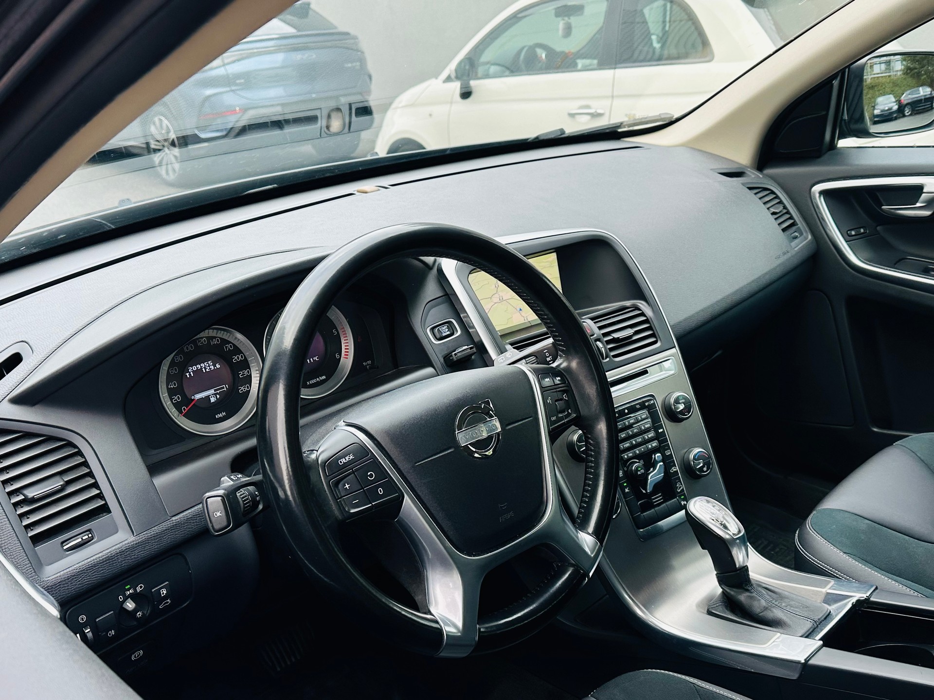 VOLVO XC60 D4 AWD Summum Geartronic-image-9